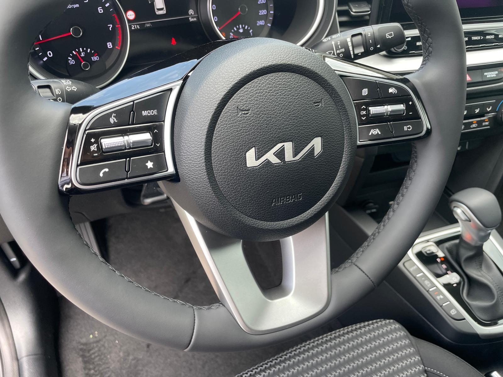 Kia CEED SW 1.5T DCT7 KEYLESS LED PDC V+H 17´´ALU
