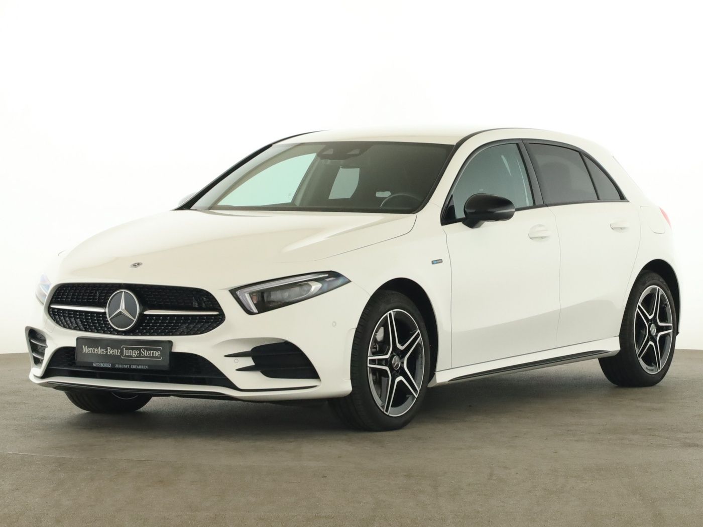 Mercedes-Benz A 250 e AMG+NIGHT+MULTIB+AHK+AMBI+TOTWINKEL+360° imagem 2