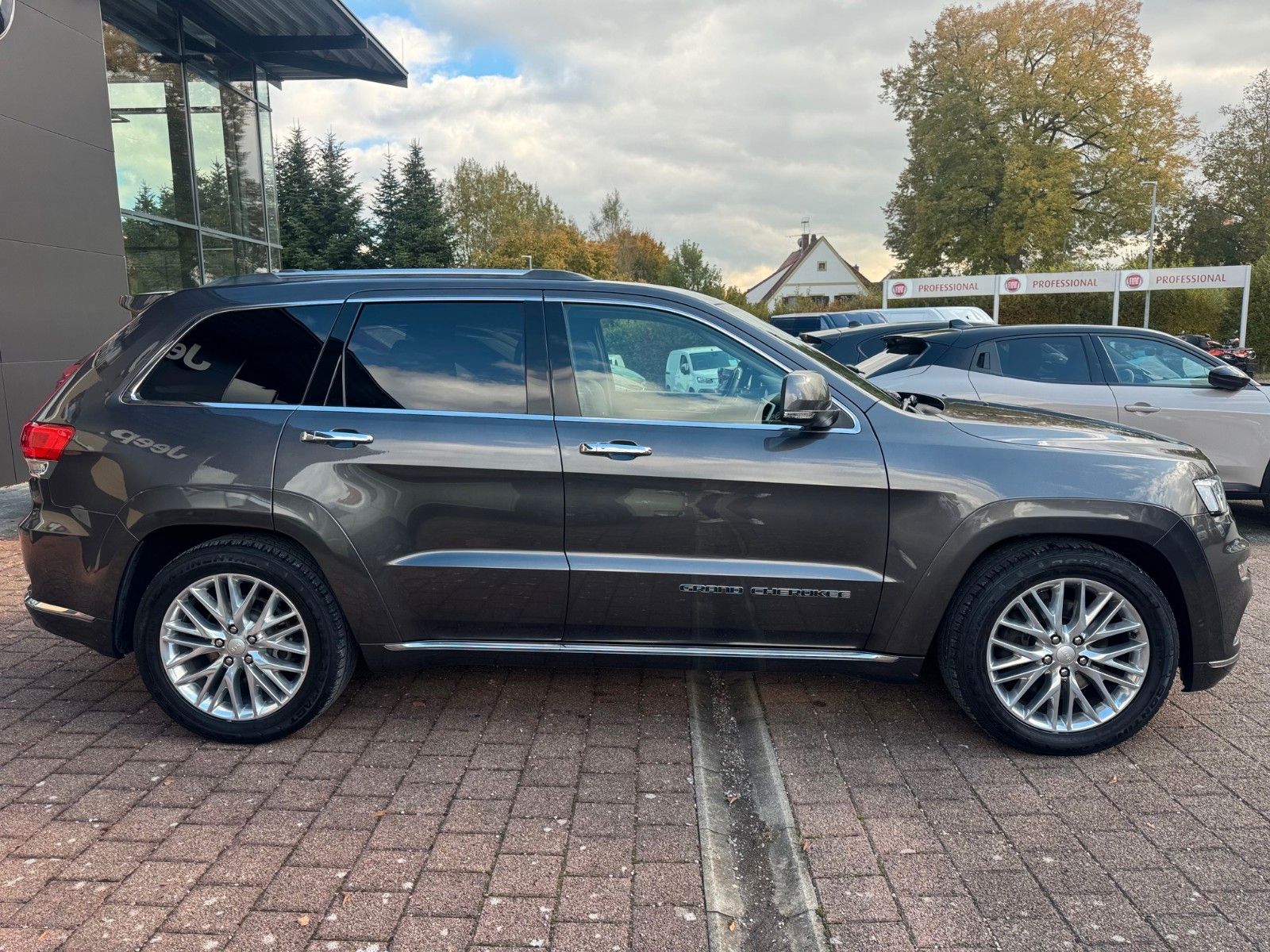 Fahrzeugabbildung Jeep Grand Cherokee 3.0 CRD Summit AHK Memory