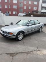BMW 728i A -