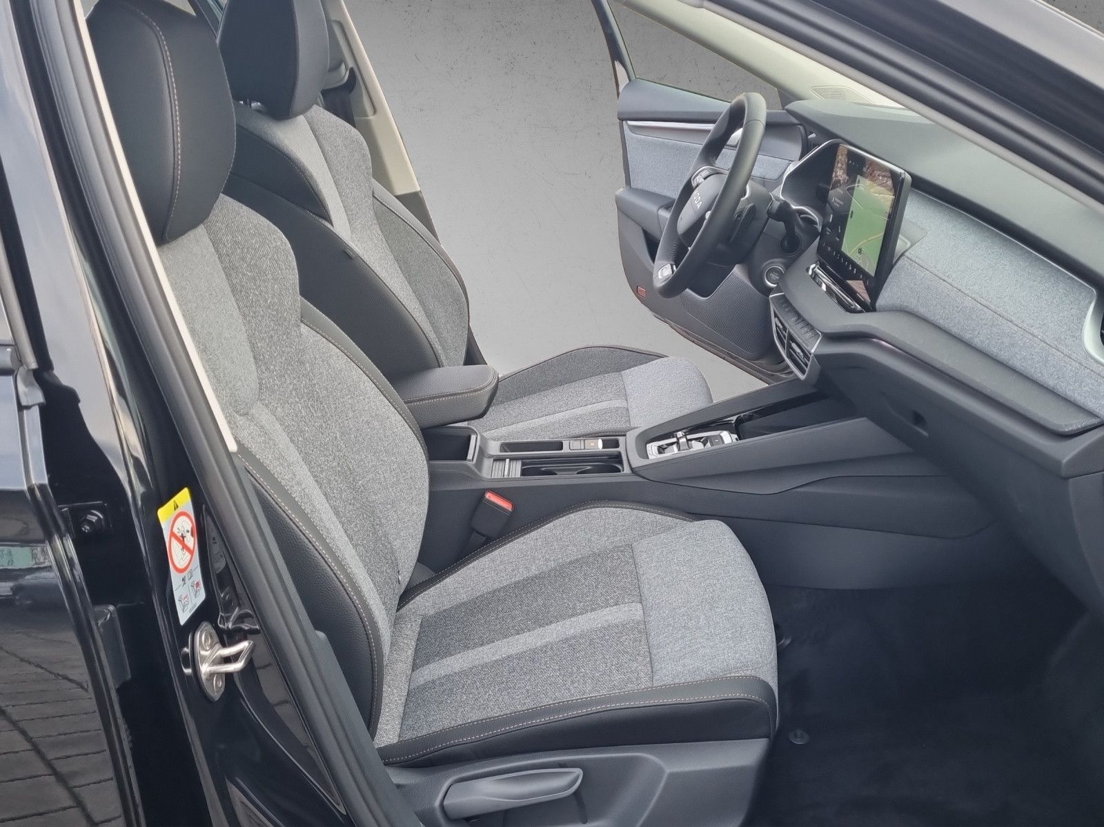 Fahrzeugabbildung SKODA Octavia Combi Tour 2.0 TDI 110kW/150PS AHK Licht