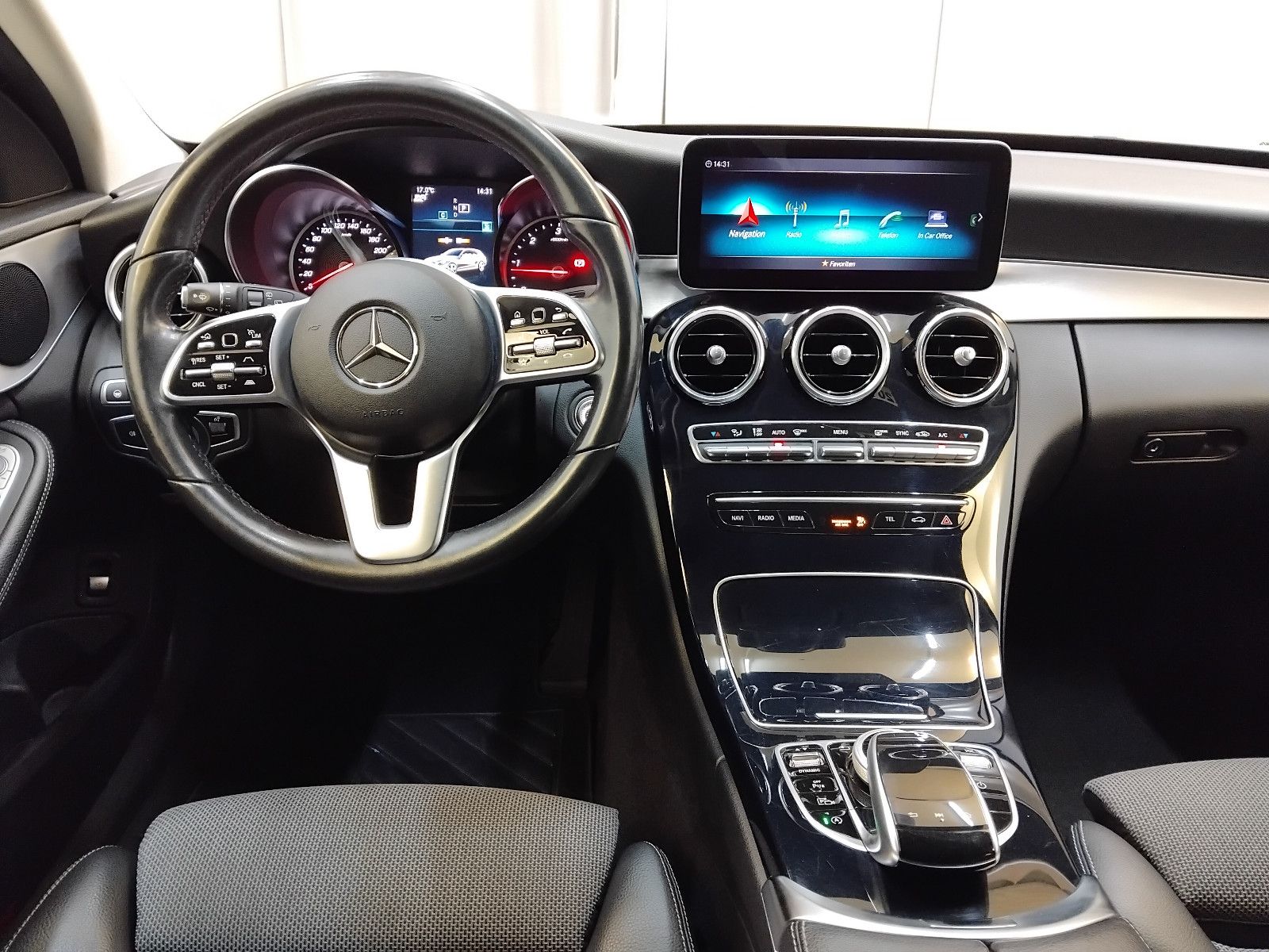 Mercedes-Benz C 220 (10/2019, Diesel)