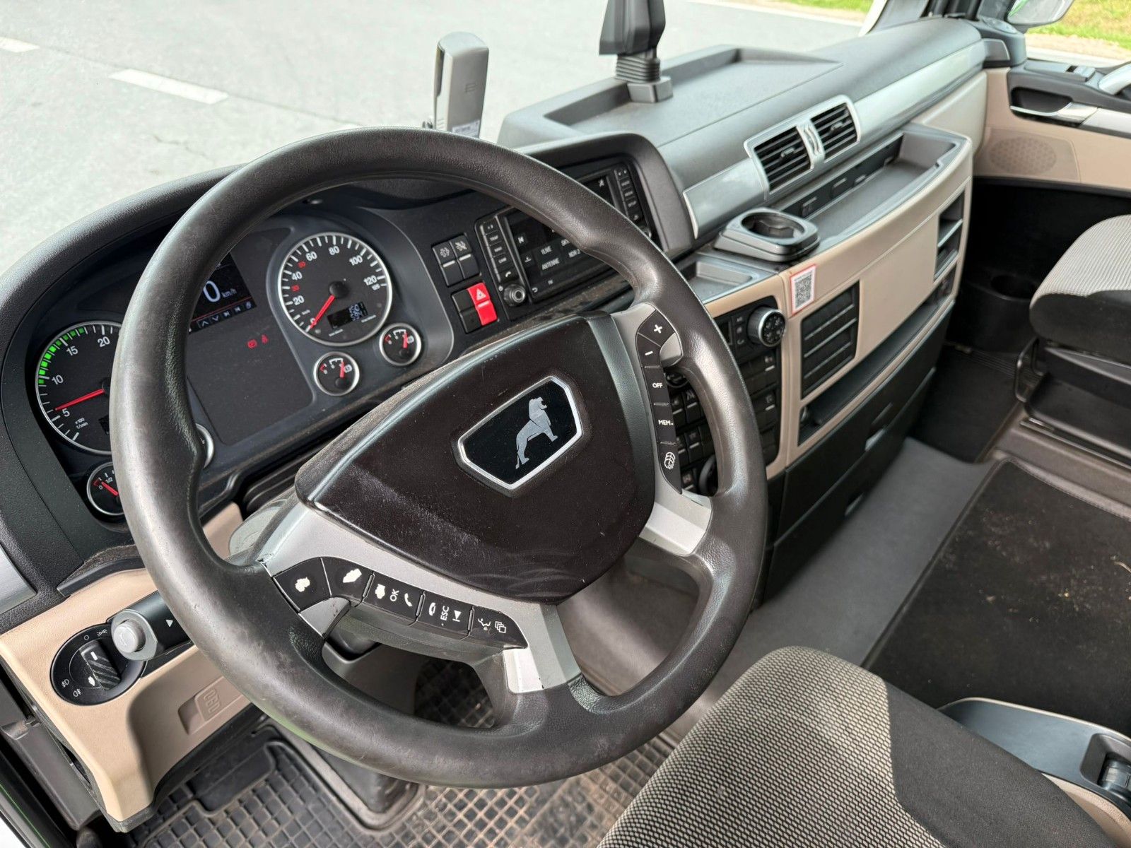 Fahrzeugabbildung MAN TGX 18.460 4x2 Retarder 2x Tank