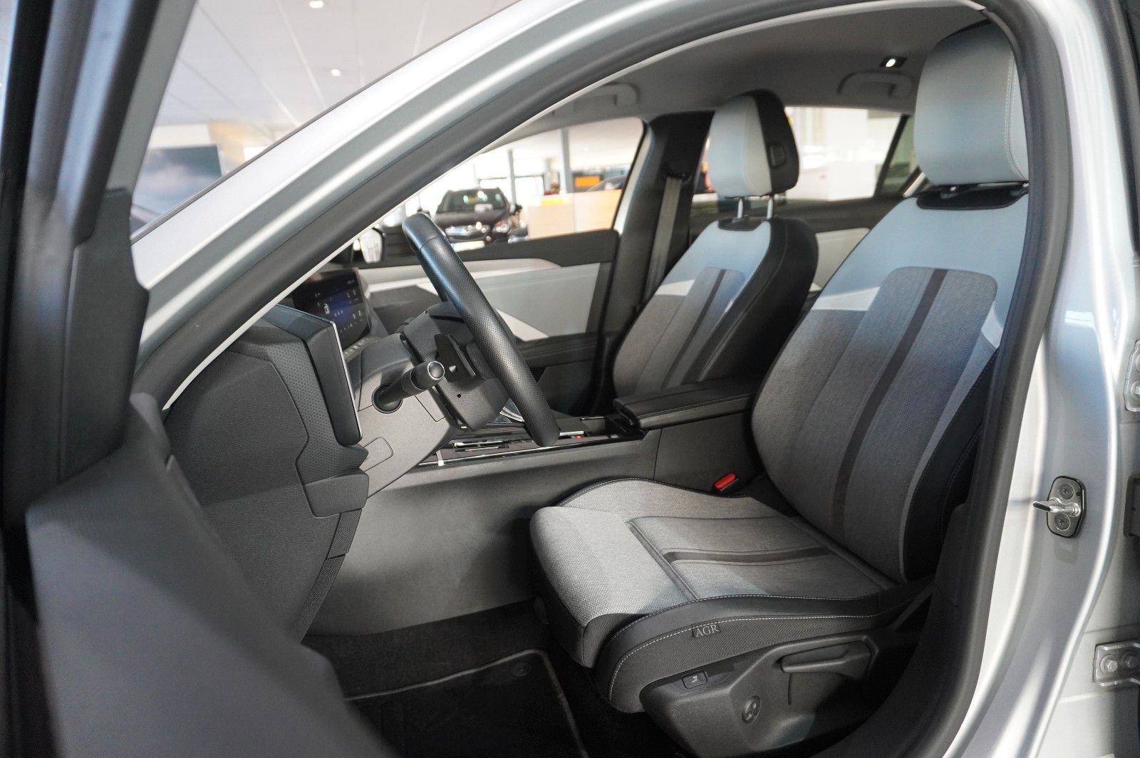 Fahrzeugabbildung Opel Astra L Lim. 1.6 HYBRID ELEGANCE NAVI/LED/KAMERA