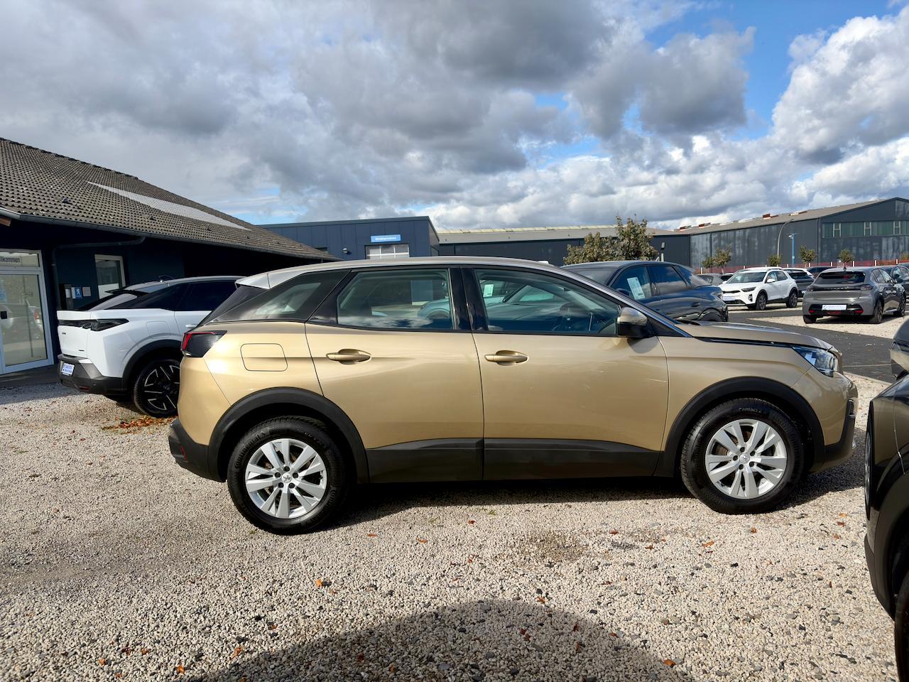 Peugeot 3008 1.2 12V e-THP / Allwetter Reifen