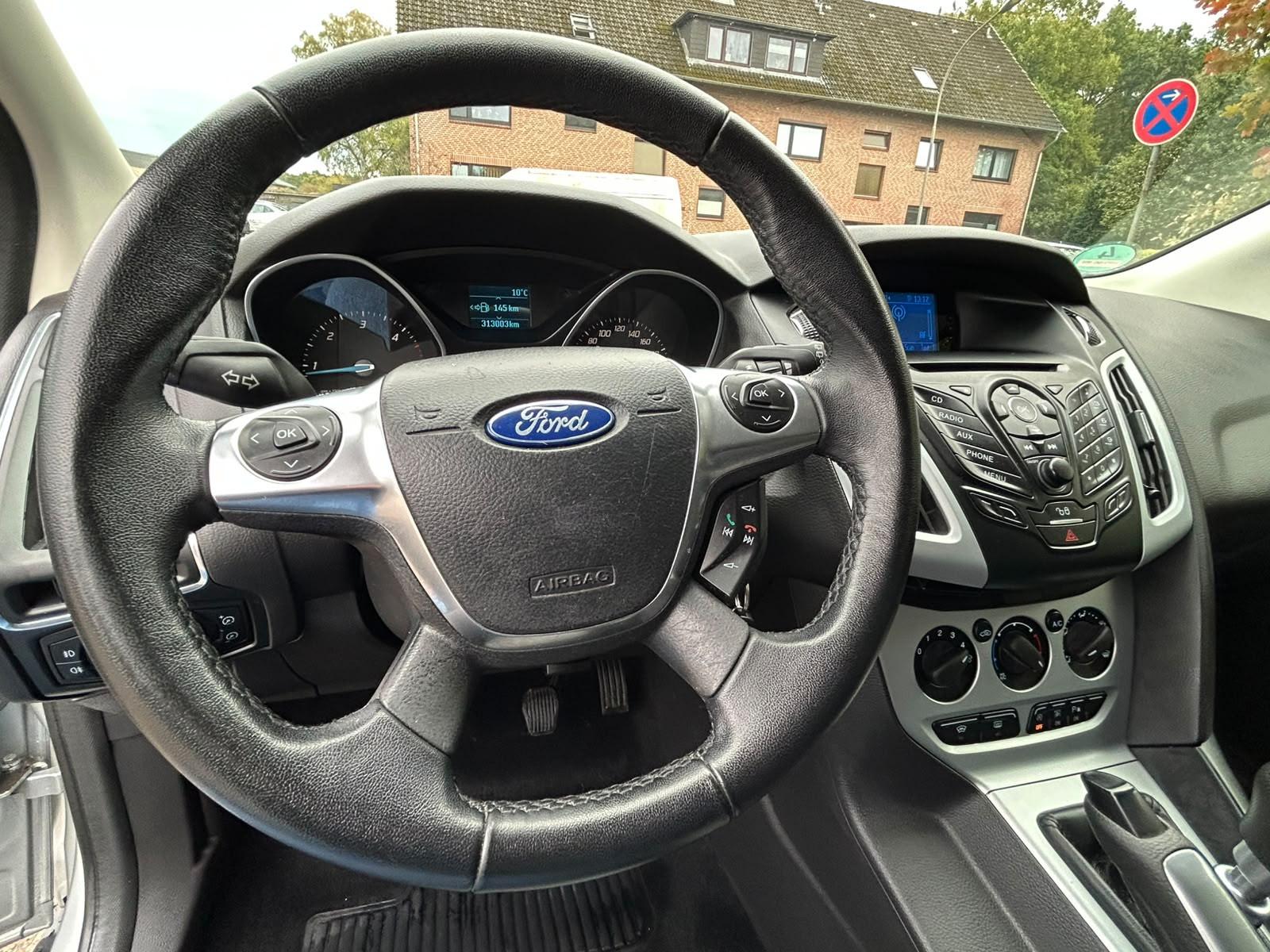 Ford Focus 2012 — photo 14