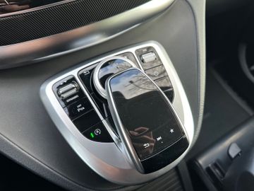 Fahrzeugabbildung Mercedes-Benz V 220d Edition lang*LED*2xTür*8.Sitze*Totwinkel*