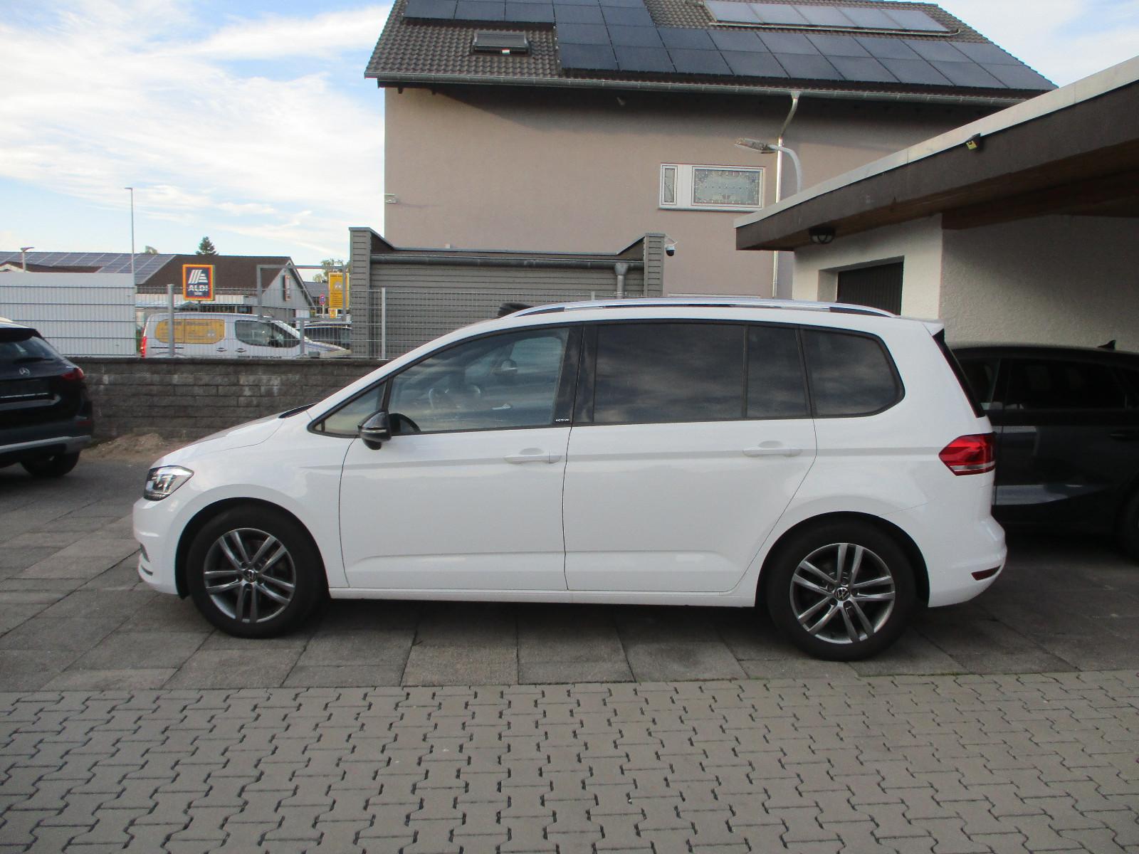 Volkswagen Touran 2.0 TDI NAVI PANOR STANDH LED AHK 7-SITZE