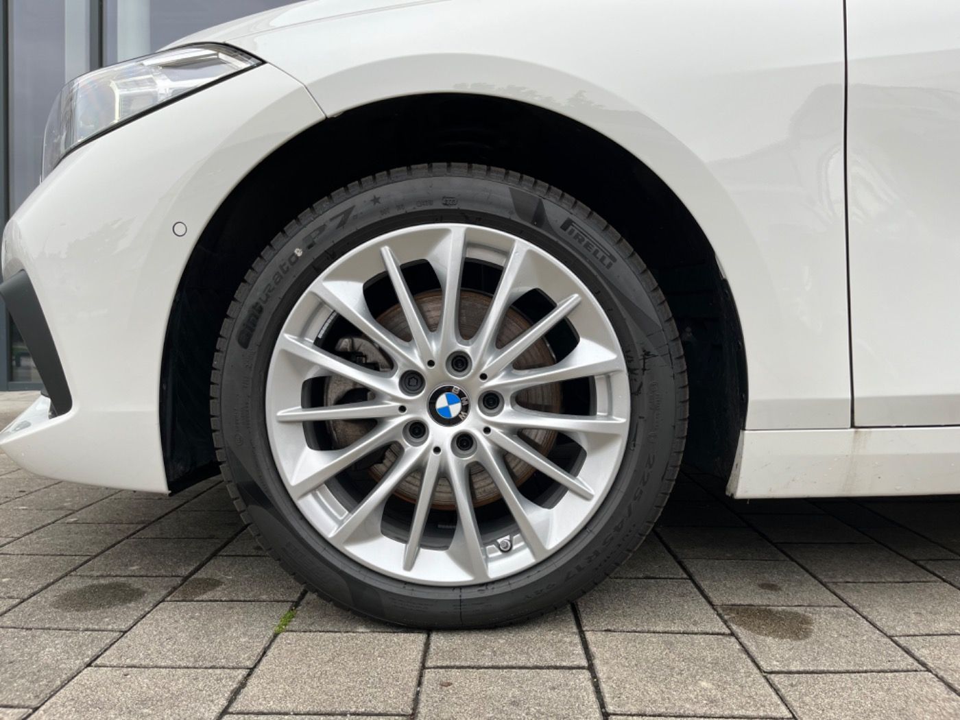 Fahrzeugabbildung BMW 118d Aut. Advantage DrivAssi/ParkAssi/AdaptLED