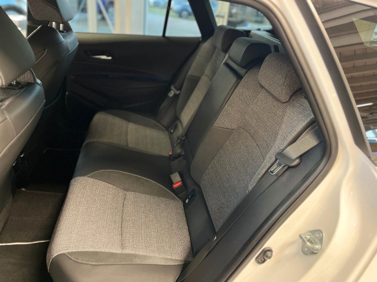 Fahrzeugabbildung Toyota Corolla Touring Sports Teamplayer Technik-P