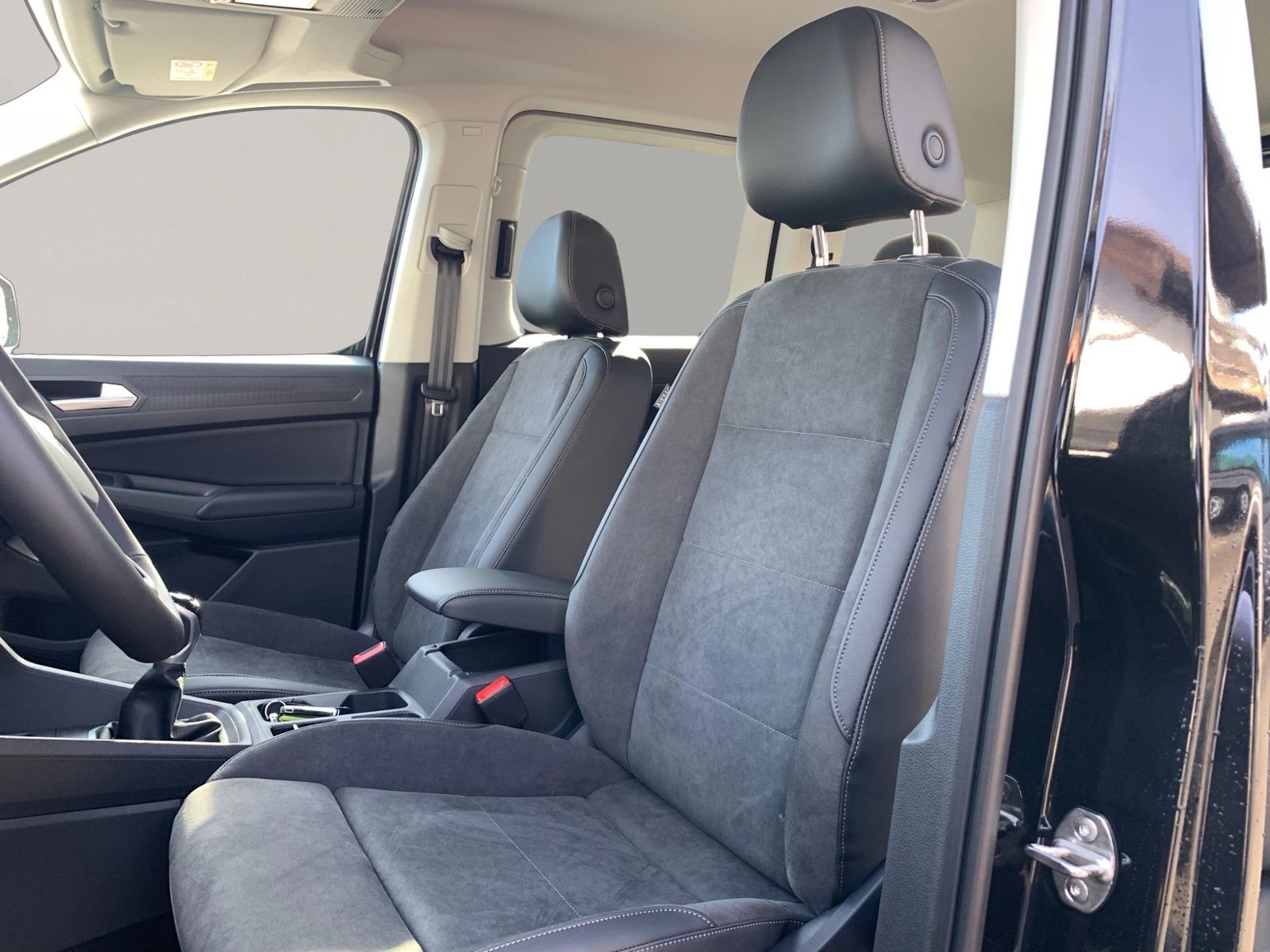 Caddy 2.0 TDI Style 4Motion, LED, Navi, 18"Alu,