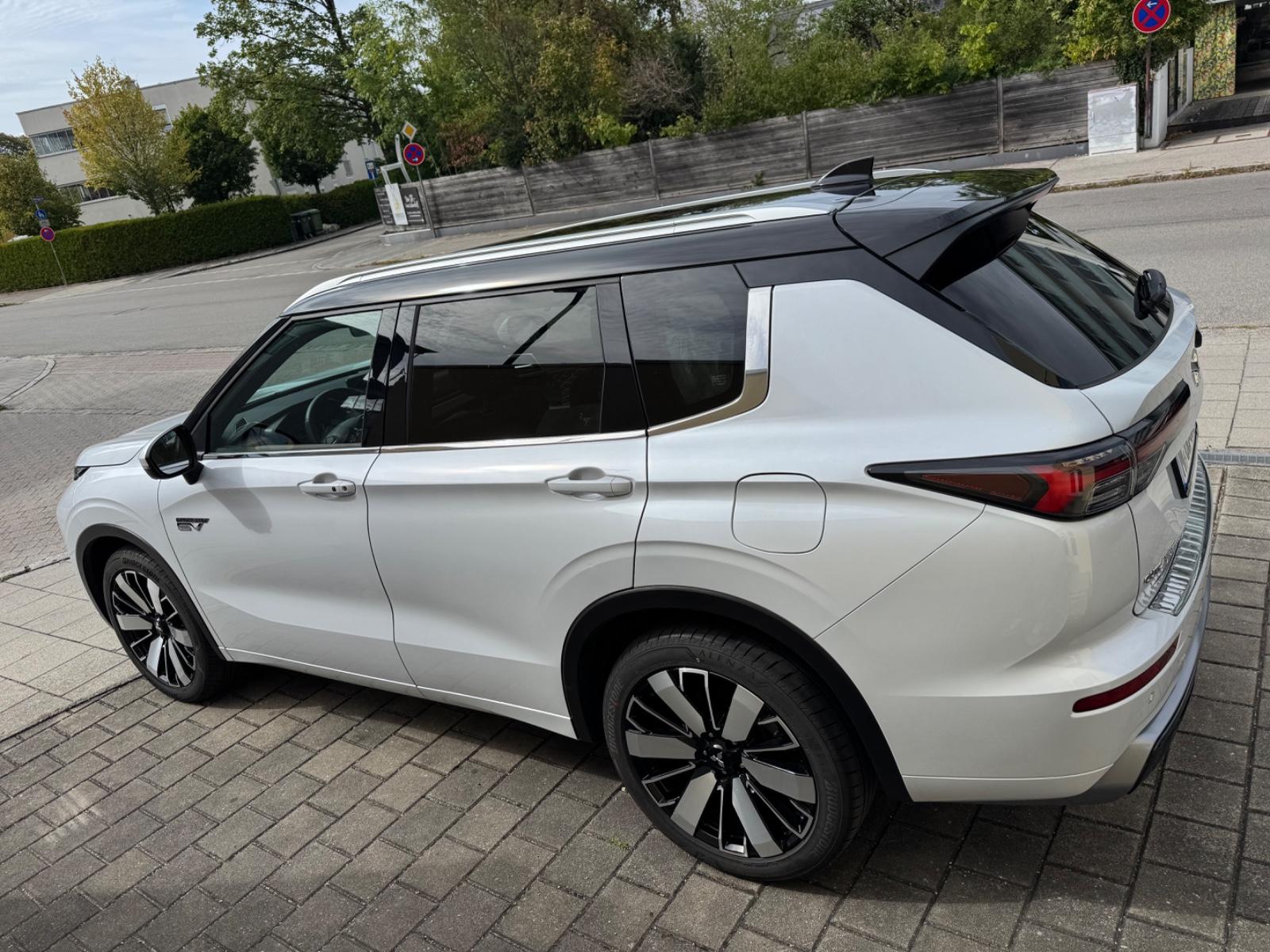 Mitsubishi LUXURY  2.4 PHEV 100 kW S-AWC Top