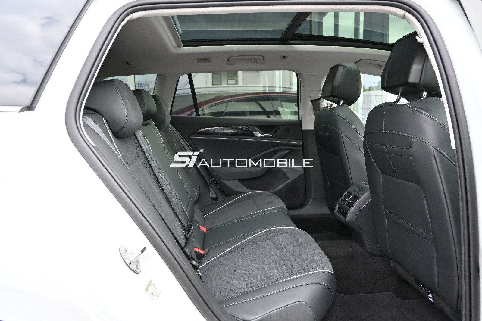 Fahrzeugabbildung Volkswagen Passat Variant 1.5 eTSI OPF DSG Business °AHK°IQ