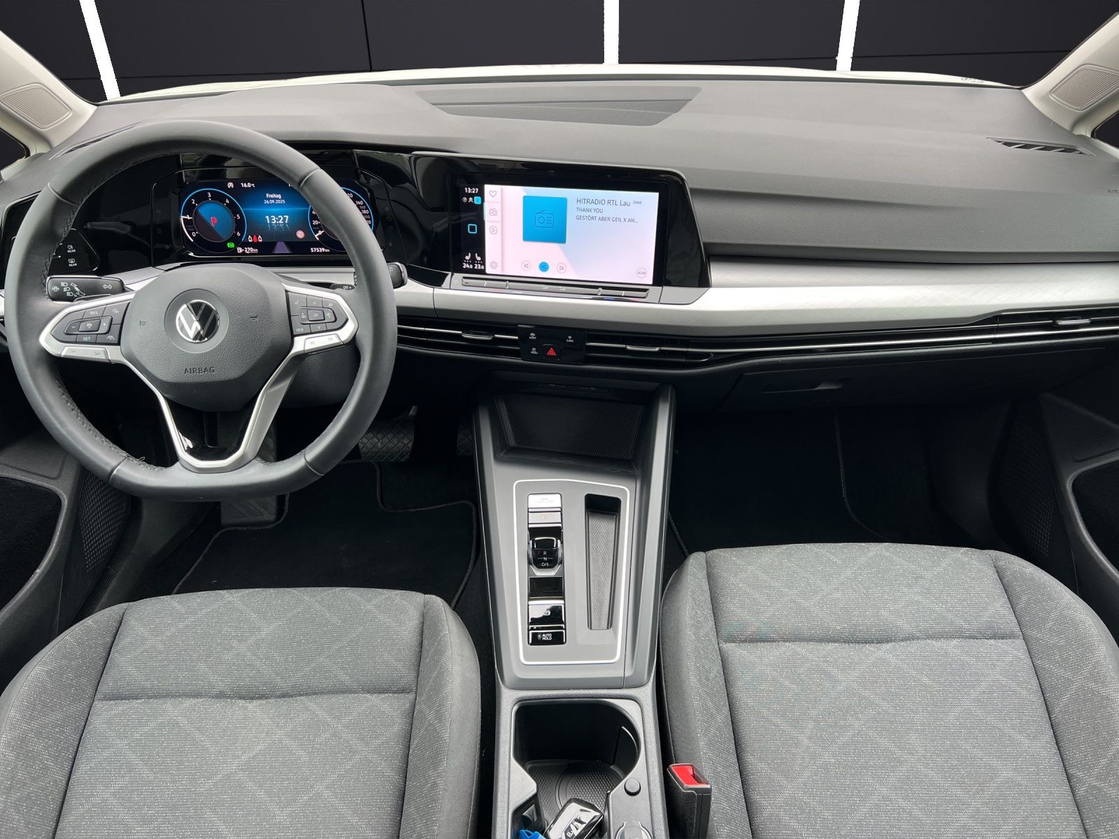 Fahrzeugabbildung Volkswagen Golf VIII Business TDI DSG LED ACC SHZ PDC Navi