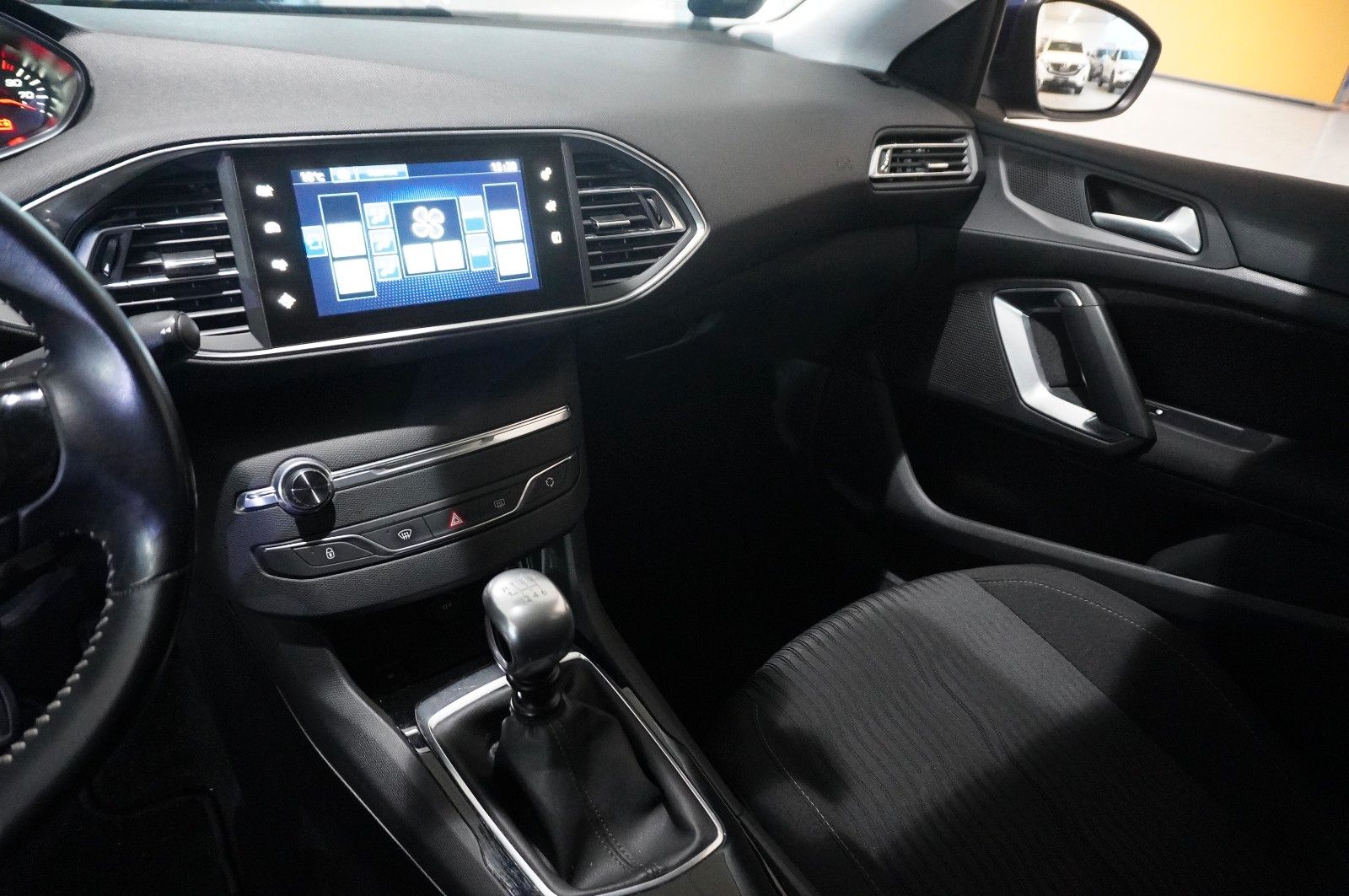 Fahrzeugabbildung Peugeot 308 SW 1.6 HDI ACTICE NAVI/SH/PDC/TEMP/SPORT/AHK