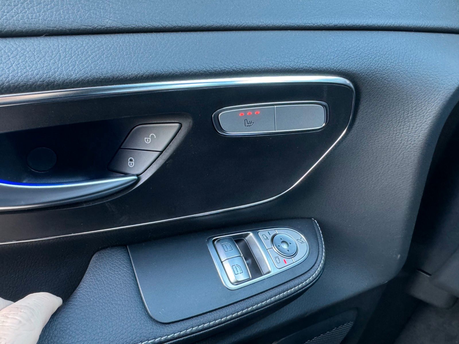 Fahrzeugabbildung Mercedes-Benz V 300 d AVA Extral Standheiz DISTRONIC