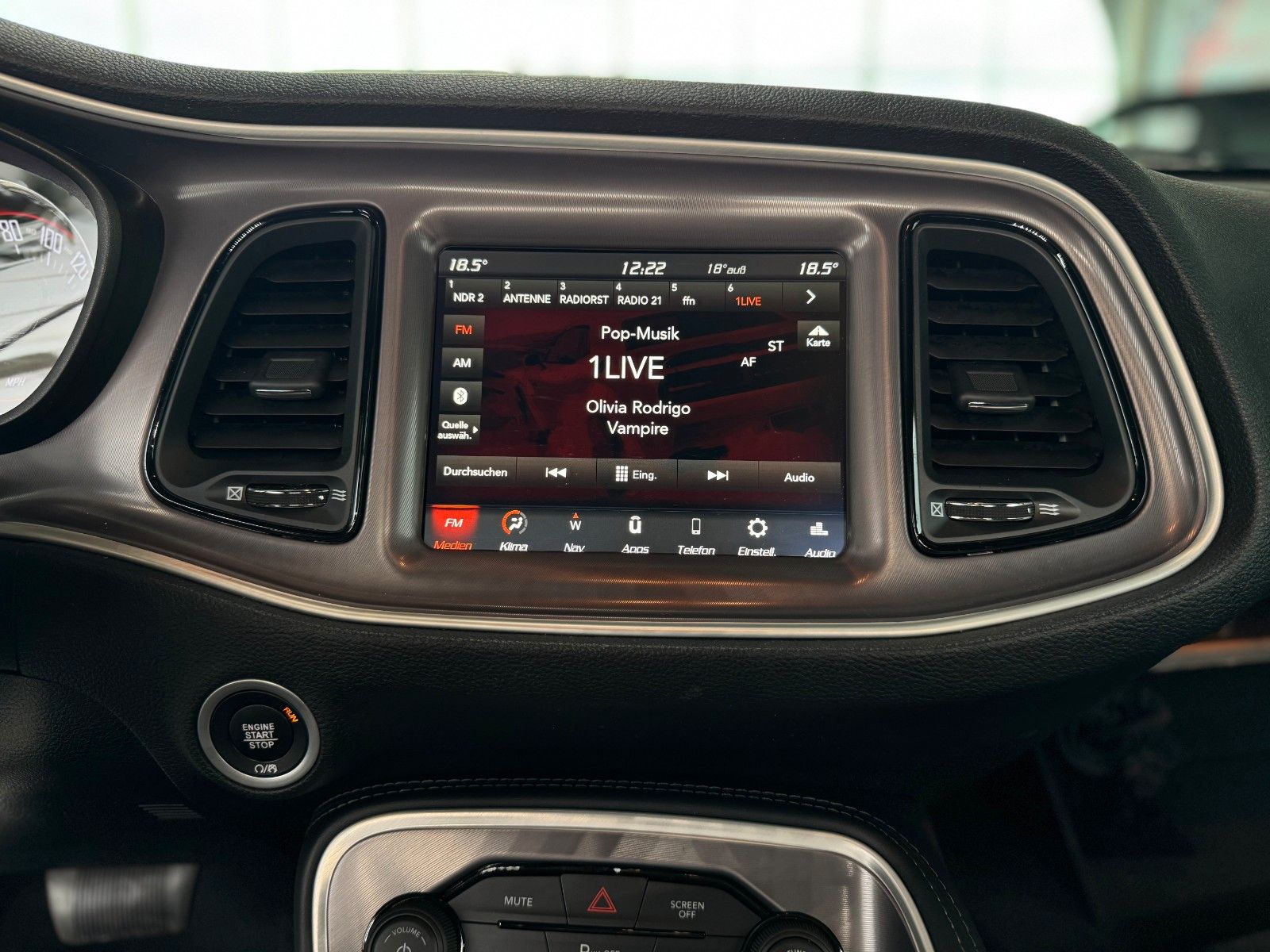 Fahrzeugabbildung Dodge Challenger SXT 3.6 V6 Navi Alpine CarPlay LPG
