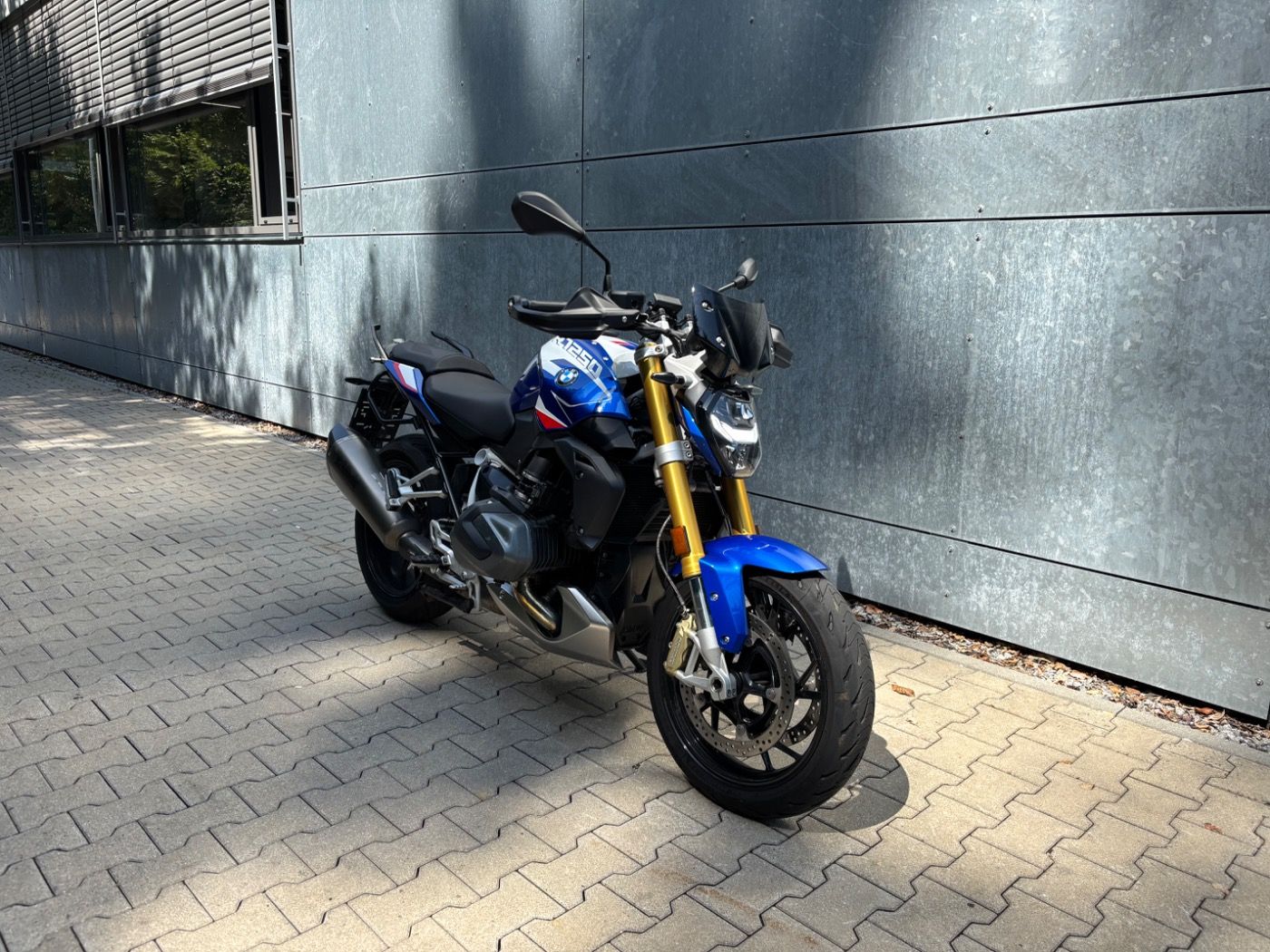 Fahrzeugabbildung BMW R 1250 R Style Sport Akrapovic