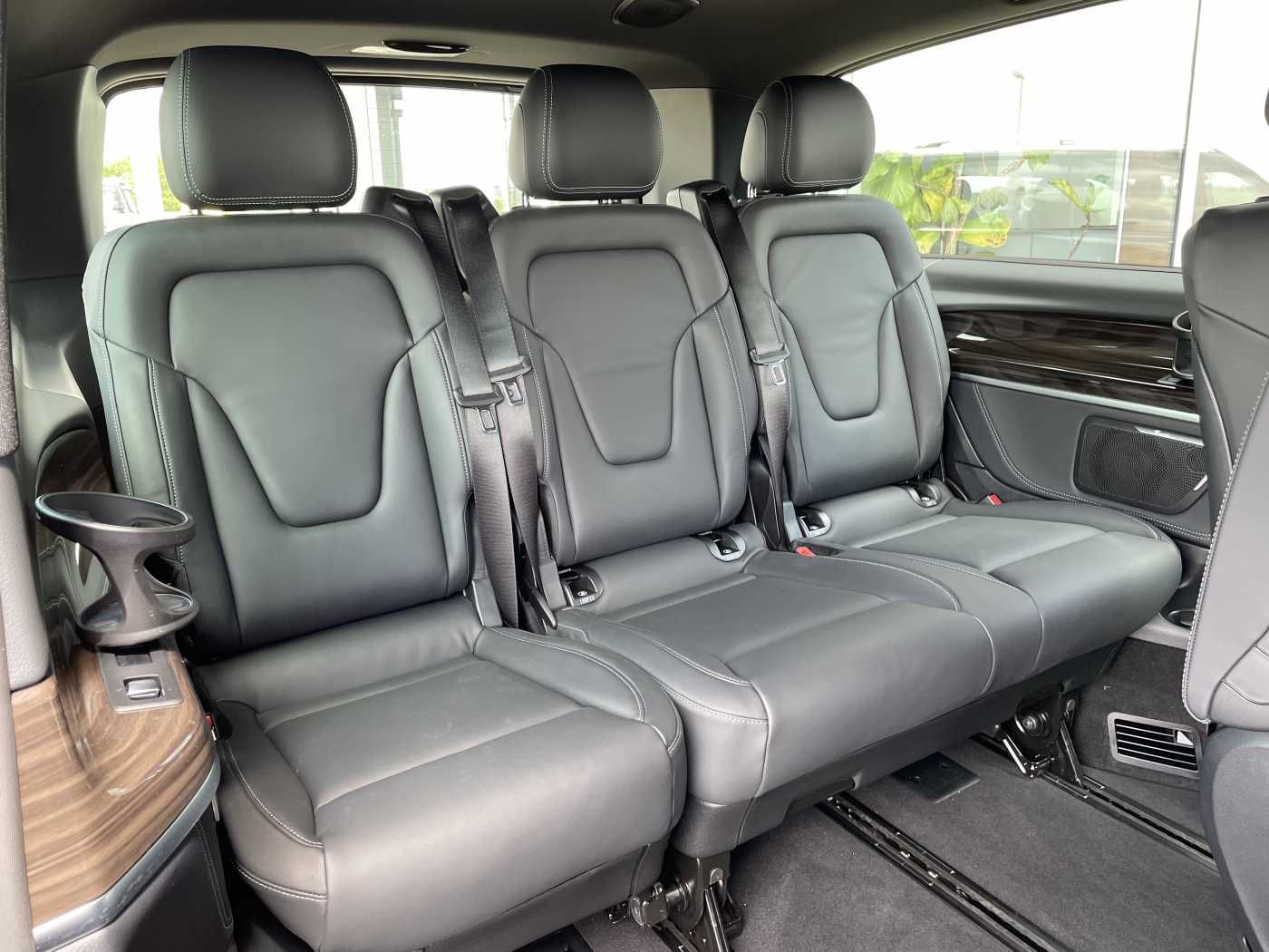 Fahrzeugabbildung Mercedes-Benz V 300 d AVA 4MATIC AMG Kühlschrank AIRMATIC