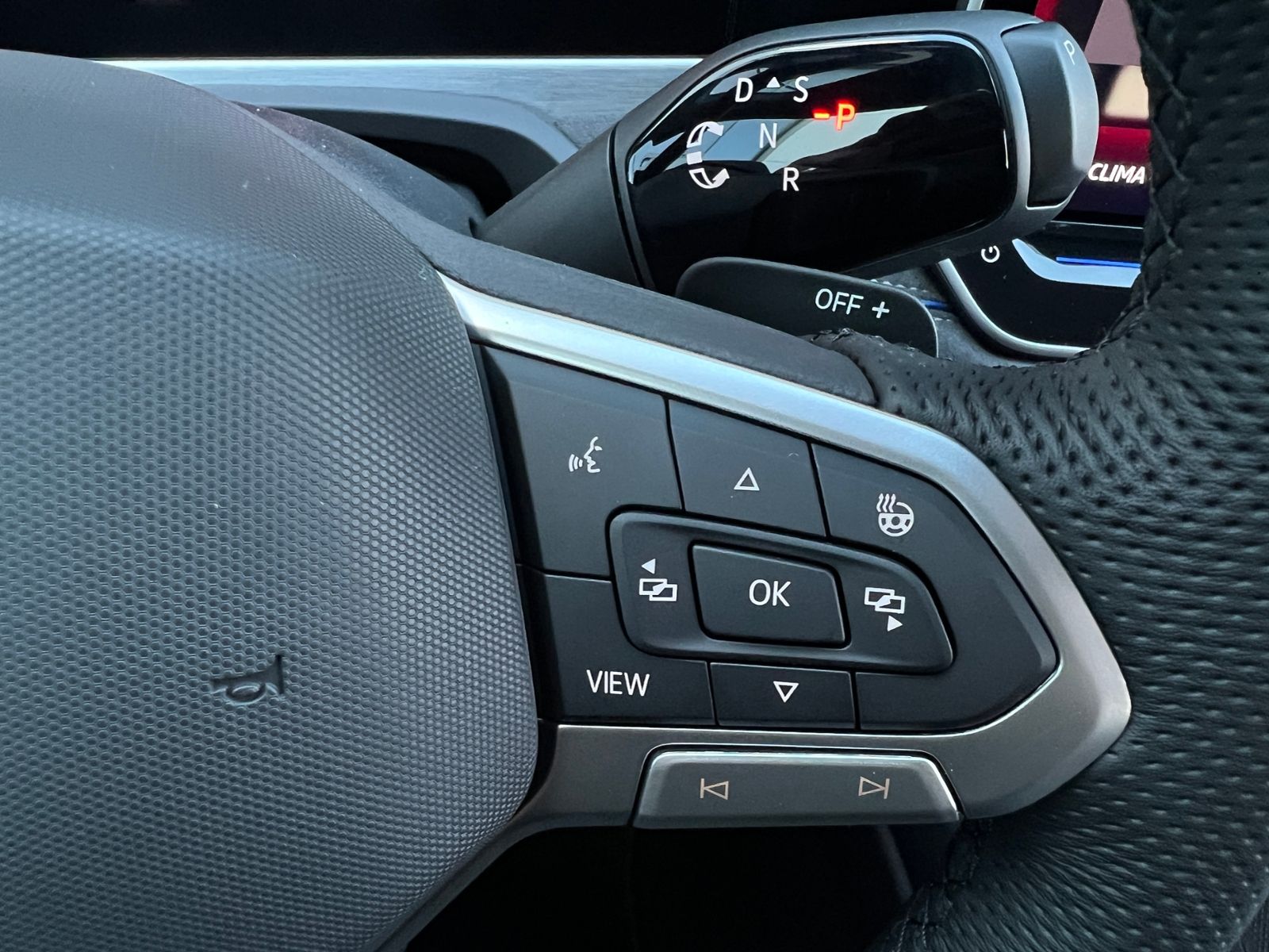 Fahrzeugabbildung Volkswagen Passat Variant R-Line 2.0 TDI DSG 4MOTION *AHK,