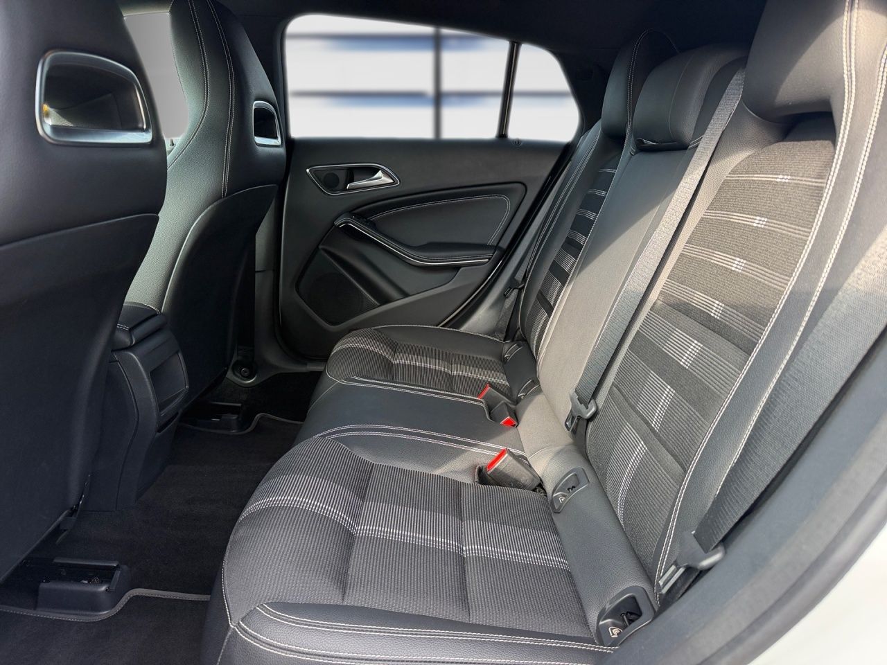 Fahrzeugabbildung Mercedes-Benz CLA 180 SB AUT LM SoundSys Teilled.