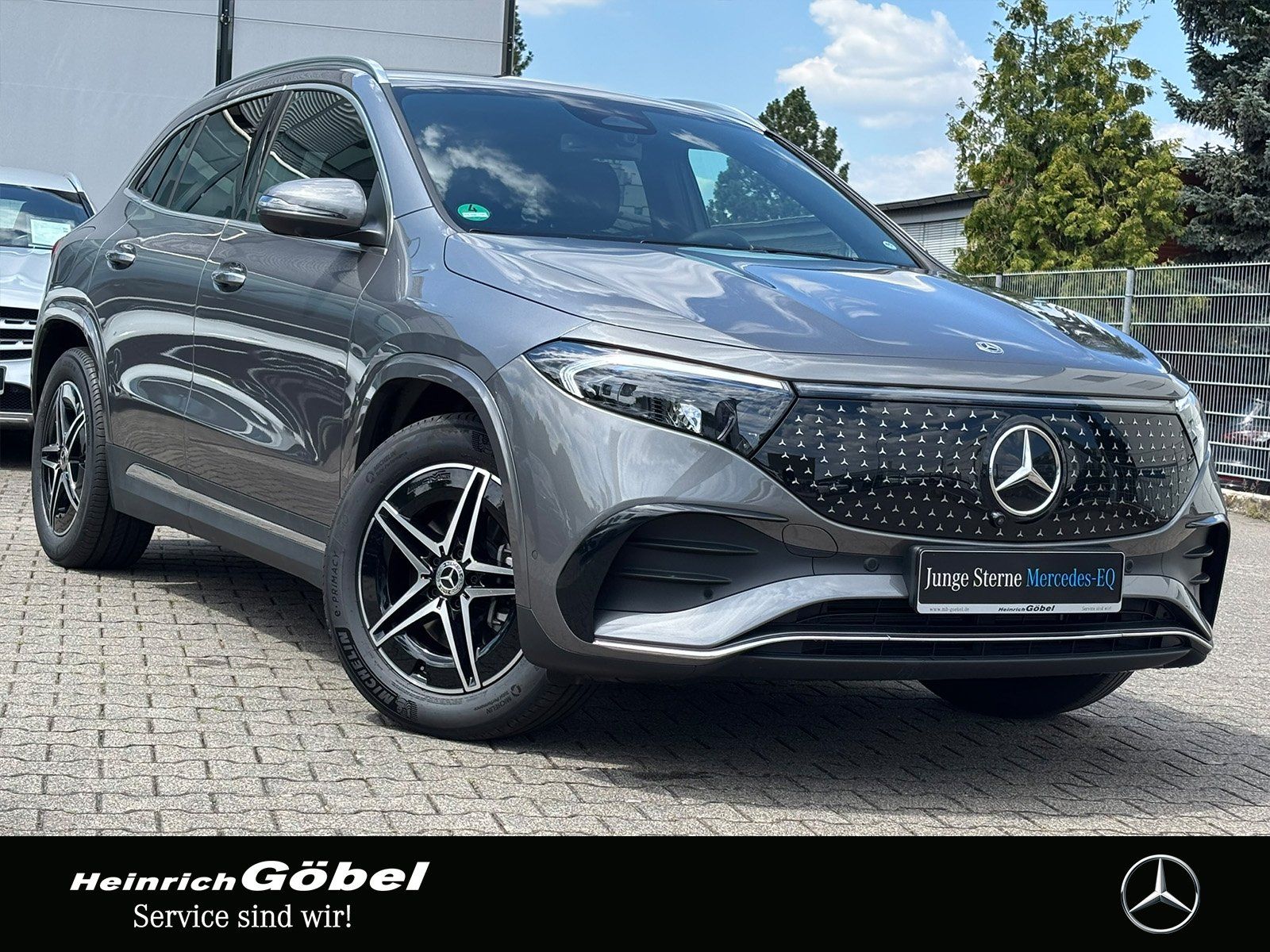 Fahrzeugabbildung Mercedes-Benz EQA 300 4M AMG*AHK*FAP*ADV-SOUND*360°KAM*AMBIENT