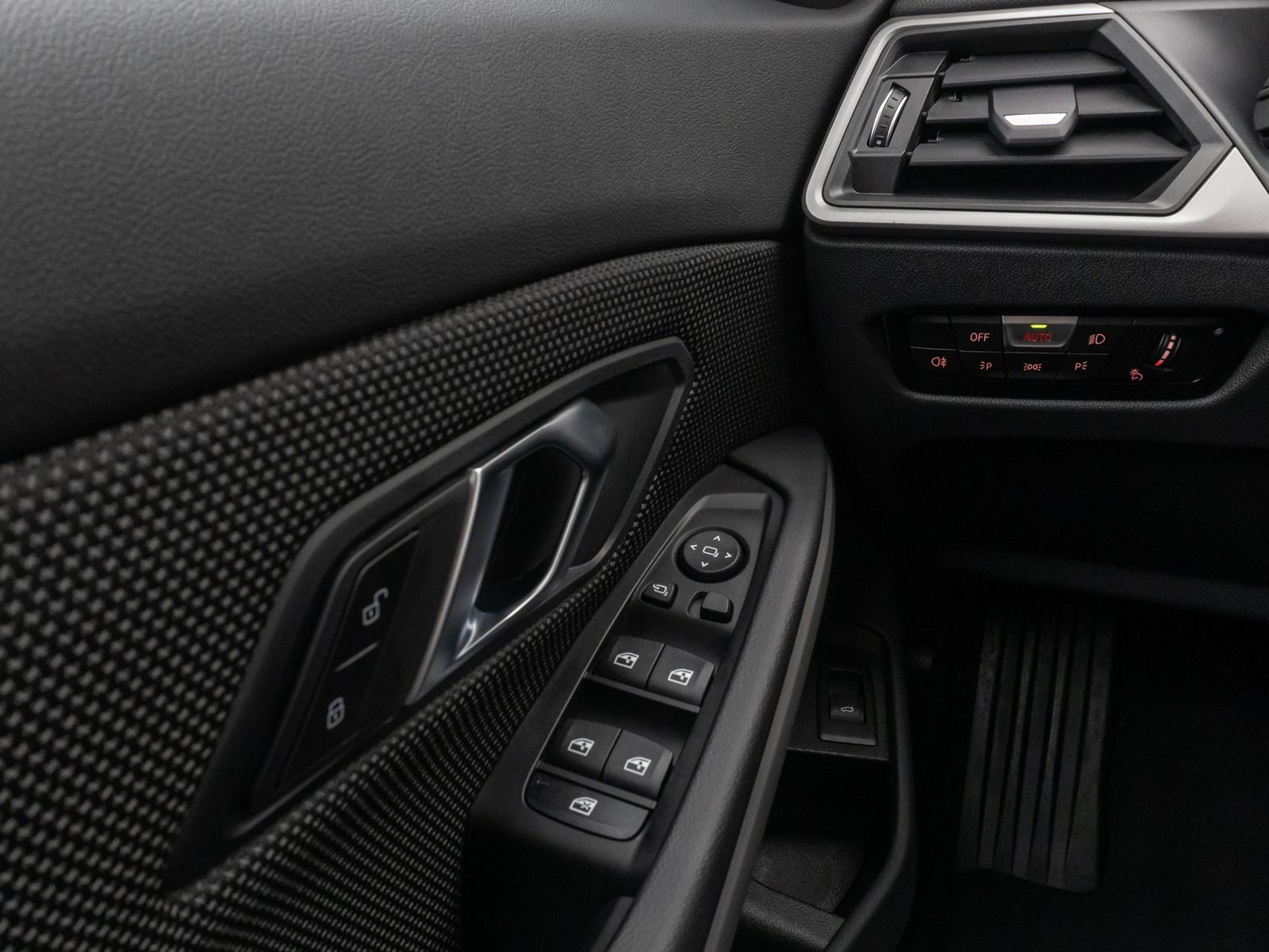 Fahrzeugabbildung BMW 318d Kamera DAB HUD Stop&Go DrivAssist Adapt.LED