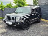Jeep Commander 5.7 V8 Limited HEMI - Jeep Commander mit Benzin-Antrieb: Hemi