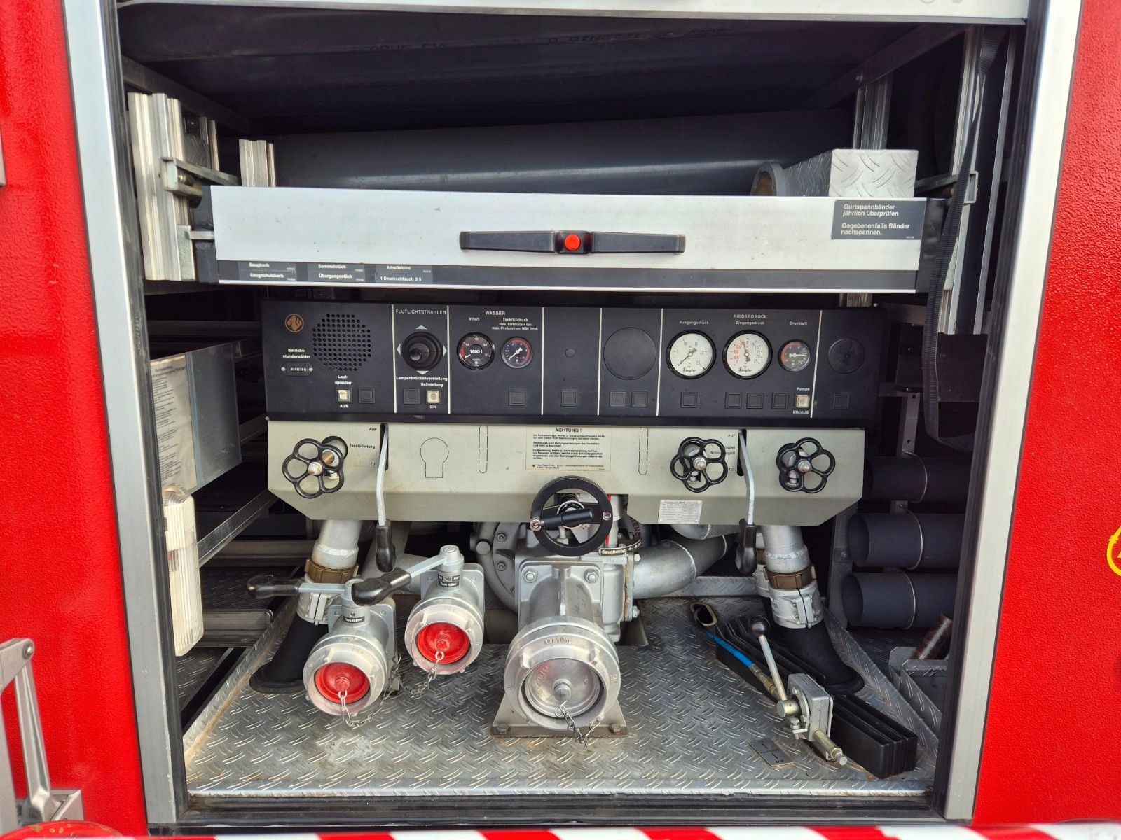 Fahrzeugabbildung Mercedes-Benz 1224 AF 16/12 Löschfahrzeug 1.680l