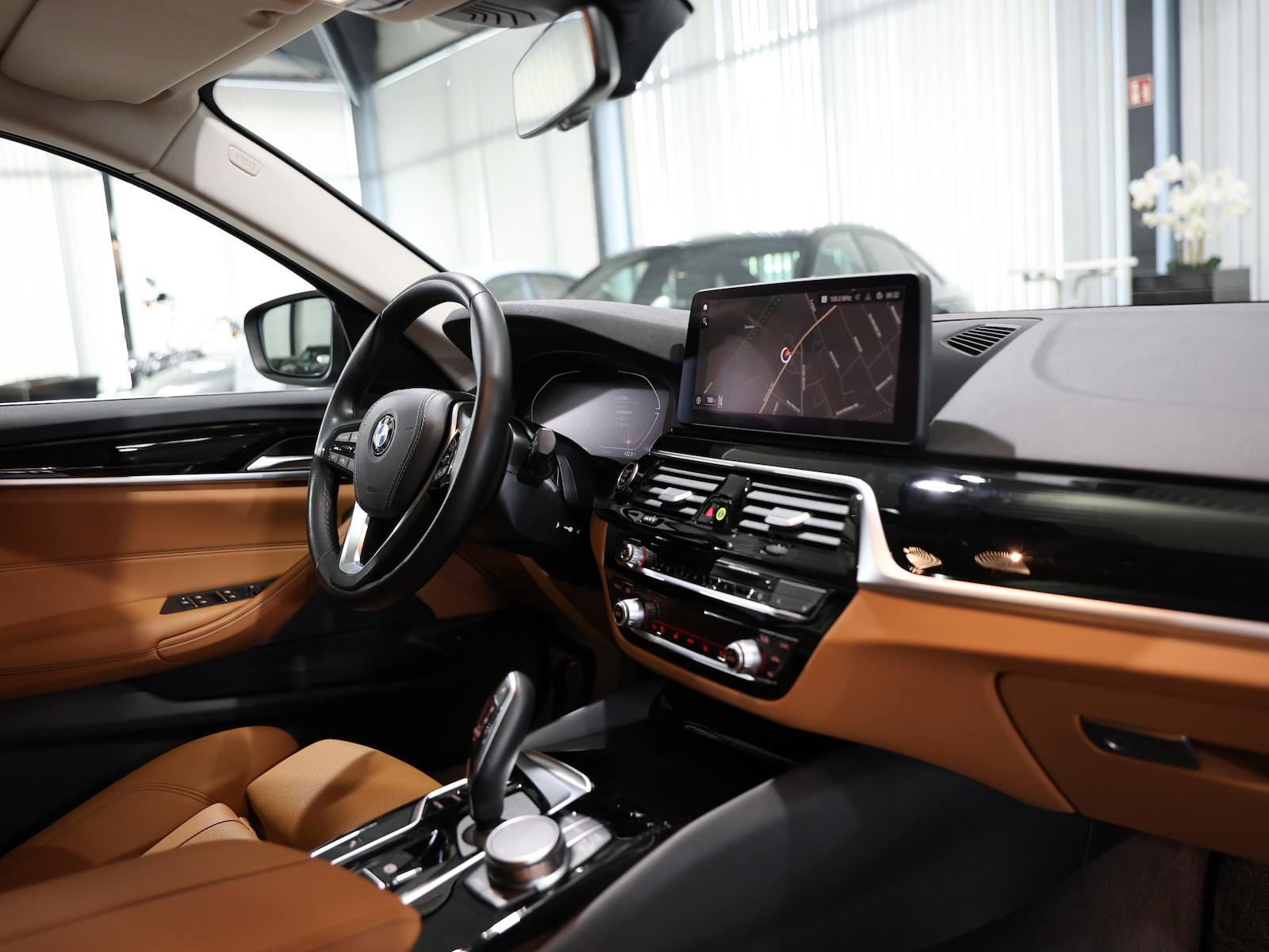 BMW 520i Touring BUSINESS GREY & BROWN / PANORAMA