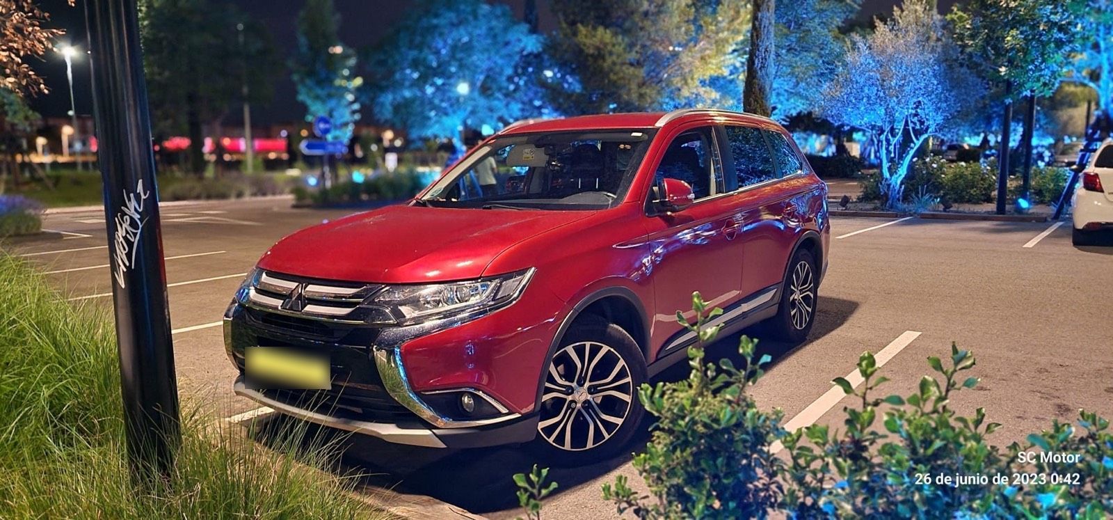 MITSUBISHI Outlander