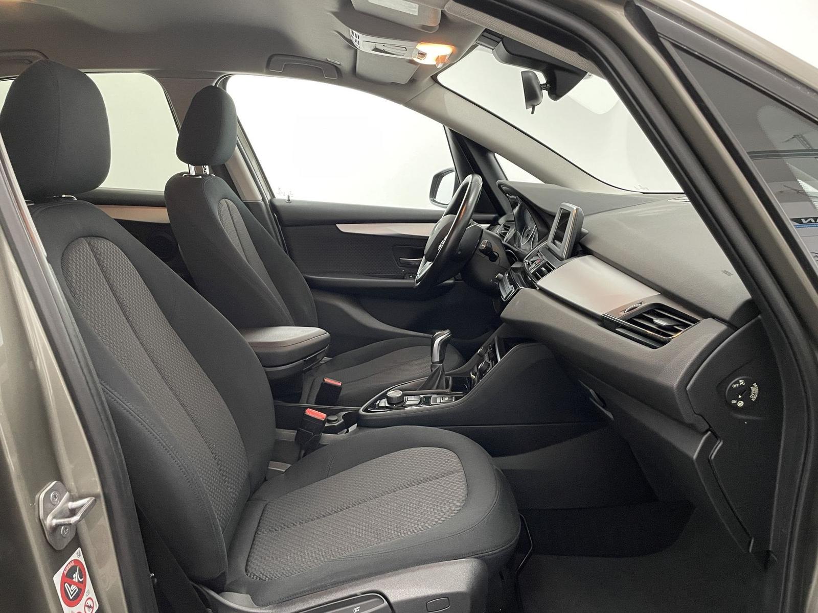 BMW 220i Active Tourer Advantage Tempomat AHK schw.