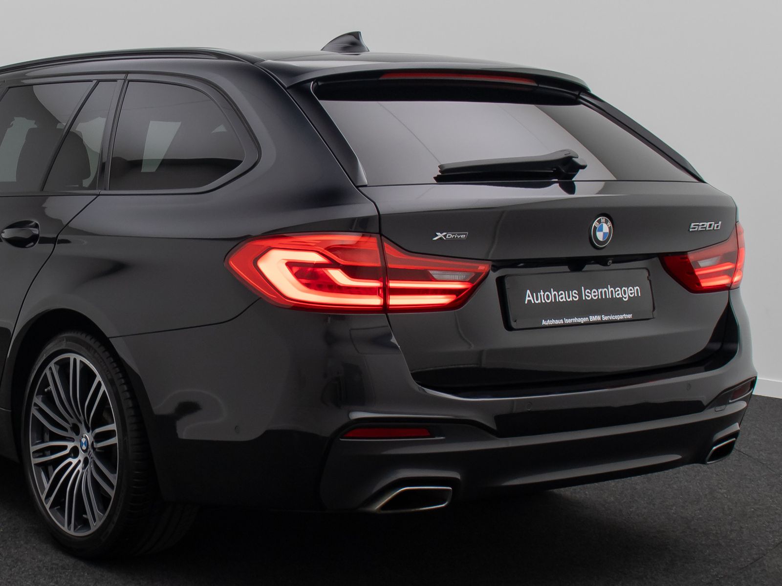 Fahrzeugabbildung BMW 520d xD M Sport Individual 360&deg;HUD HiFi Panorama