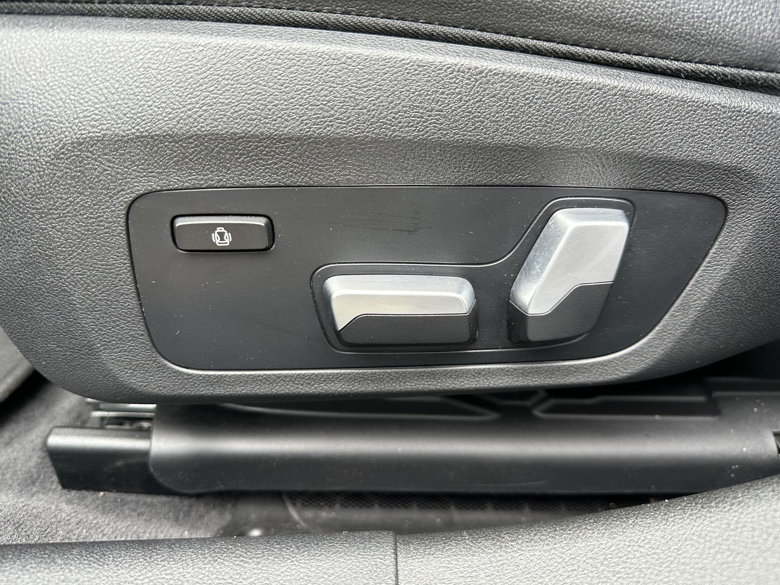 Fahrzeugabbildung BMW 330e Touring xD M-Sport NAV+LASER+PANO+HEADUP+VC