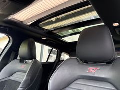 Fahrzeugabbildung Ford Focus Turnier ST - LED*HUD*19"LM*Pano*Kamera*B&O