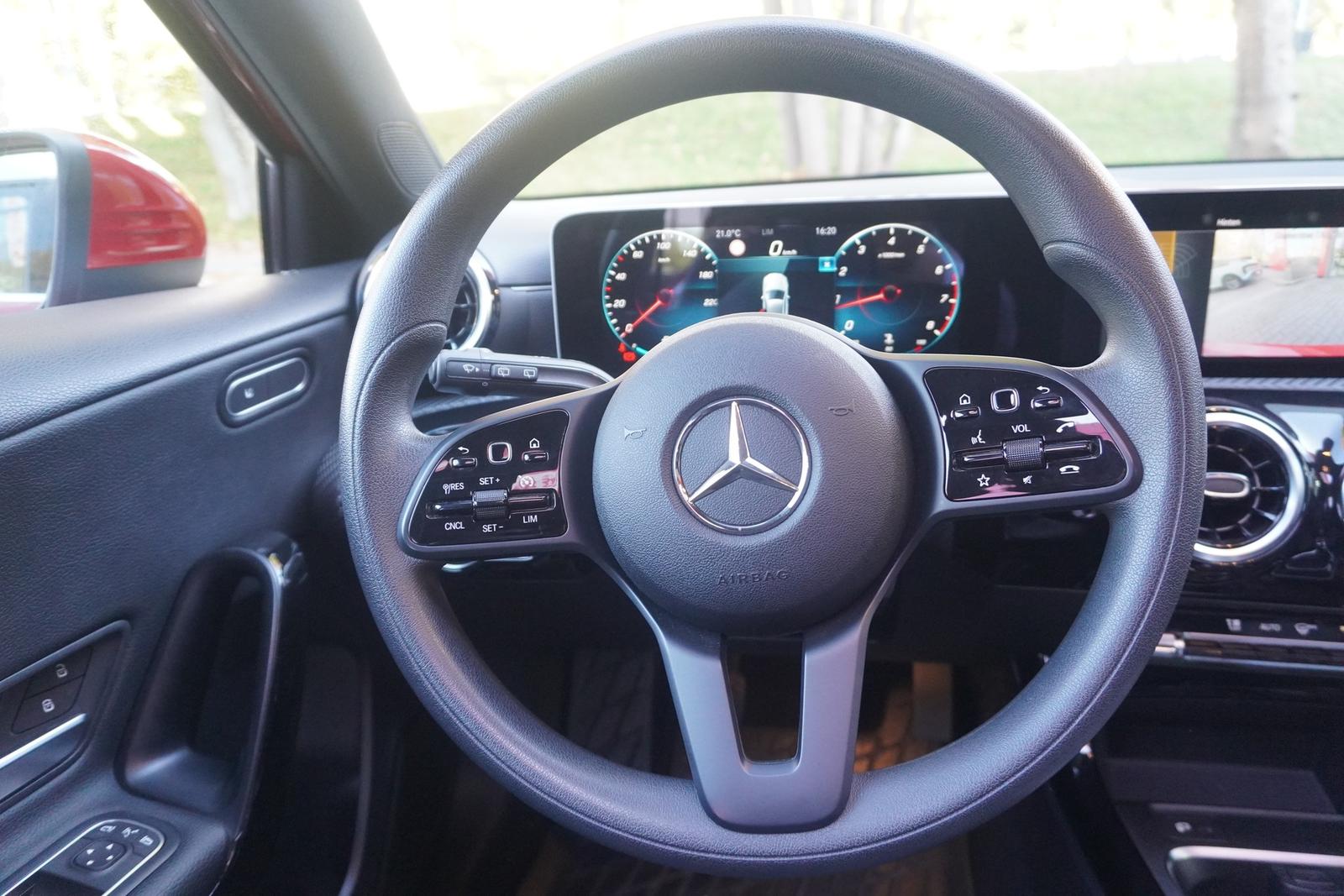 Mercedes-Benz A200 Progressive Navi Panorama Android Apple PDC