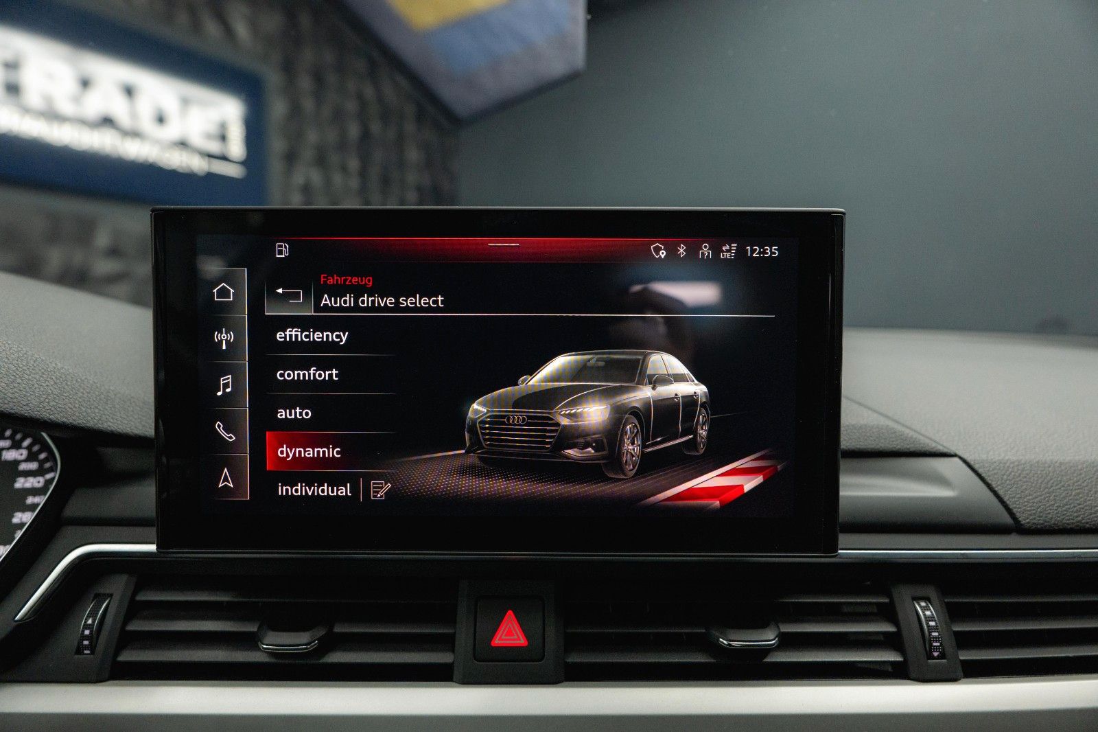 Fahrzeugabbildung Audi A4 Lim. 40 TFSI advanced Sport *DAB*LED*ACC*