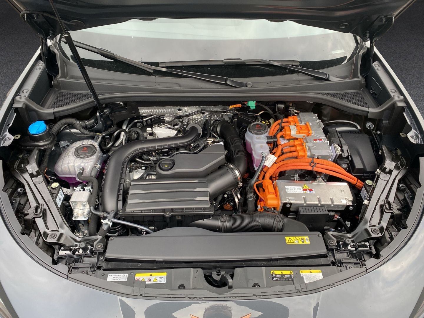 Fahrzeugabbildung CUPRA Terramar 1.5 e-Hybrid 150 kW*SHZ*NAVI*Full-link*
