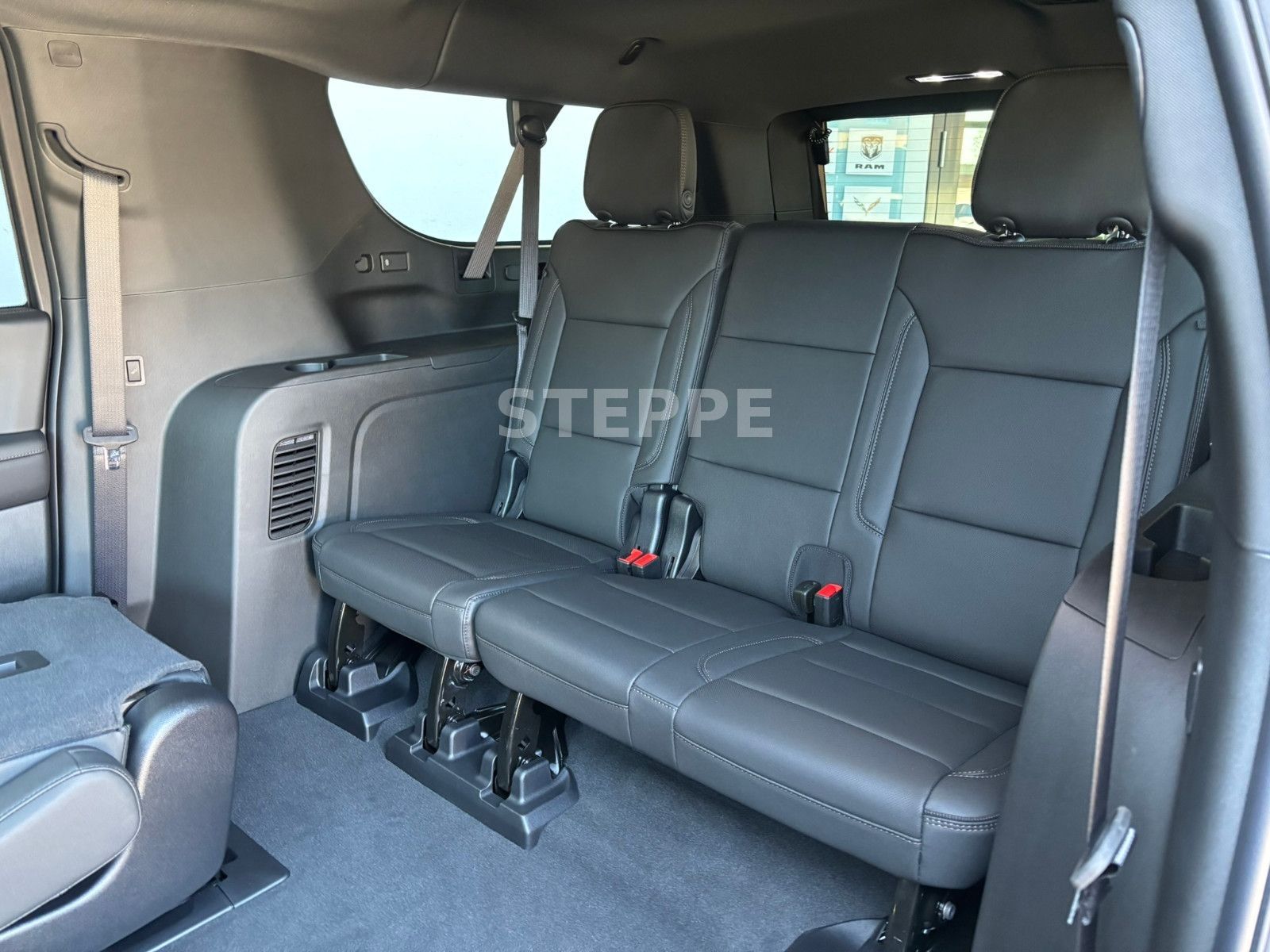 Chevrolet MY26 Suburban 6,2 High Country AHK  24" Luftfed.