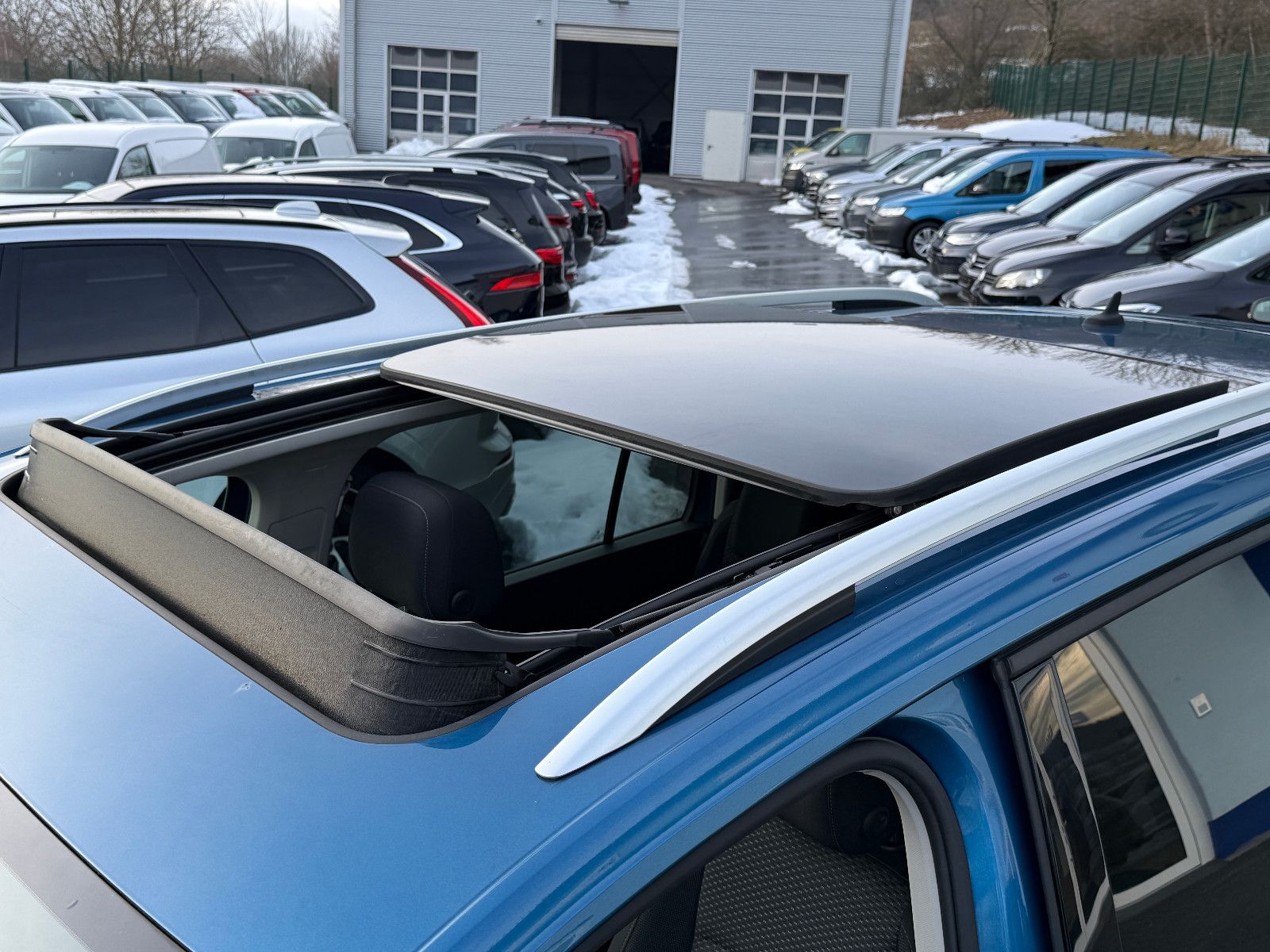 Fahrzeugabbildung Volkswagen Touran Comfortline ALLSTAR TSI ACC AHK Pano SHZ