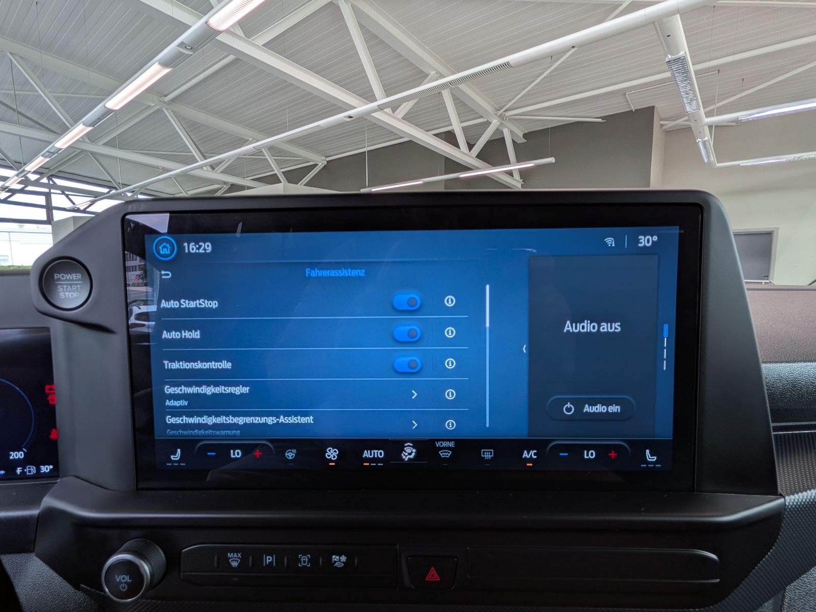 Fahrzeugabbildung Ford Transit Custom 320 L1 Aut. 8-Sitze LED ACC Cam