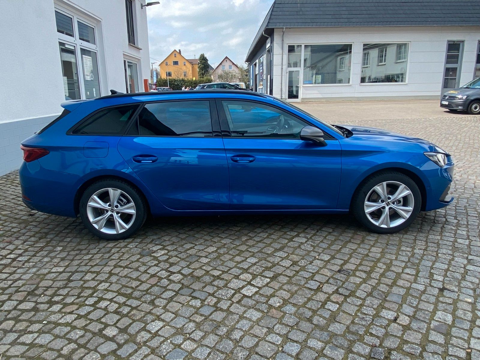 Fahrzeugabbildung SEAT Leon Sportstourer 1.5 eTSI FR *DSG *AHZV