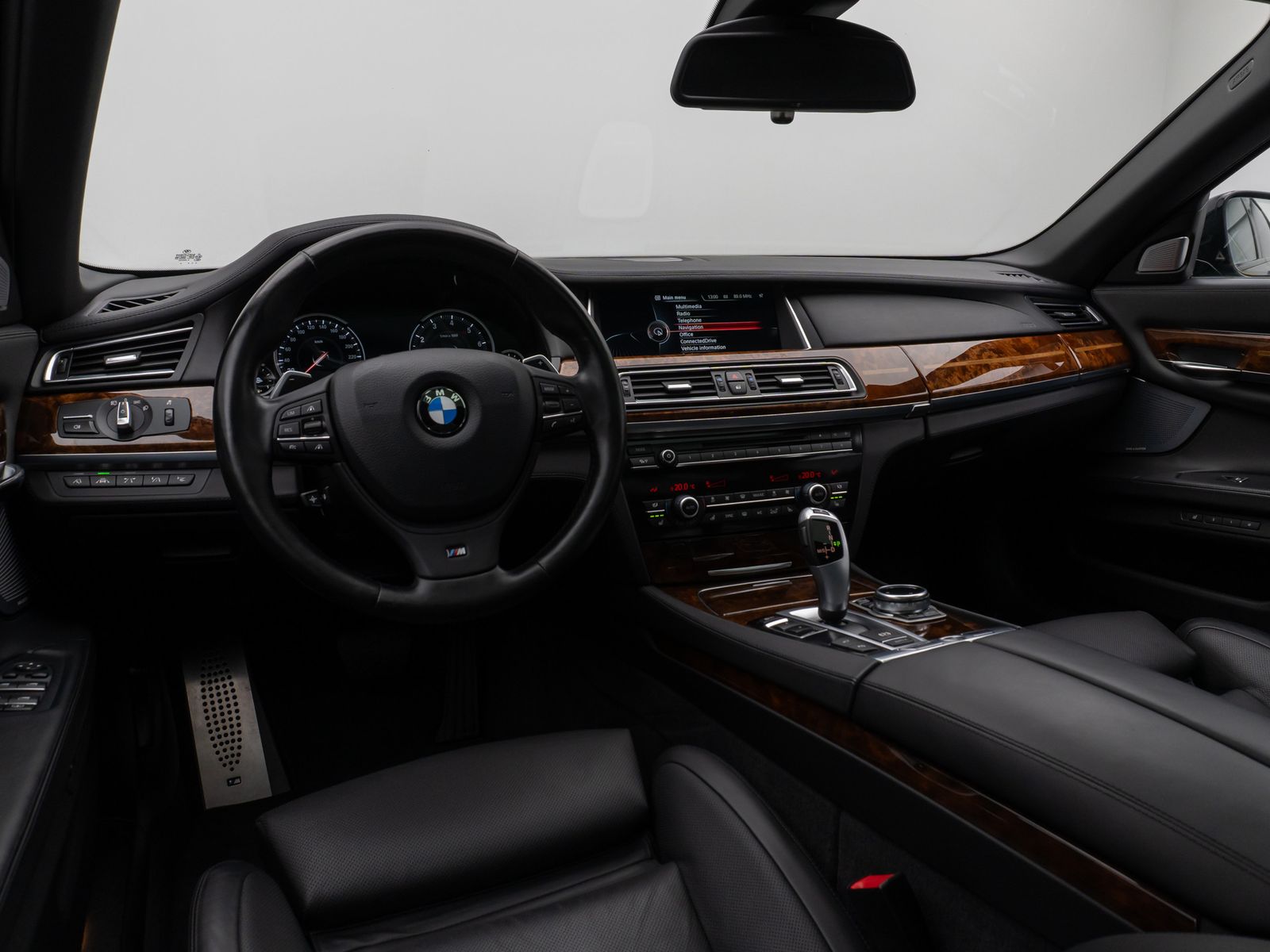 Fahrzeugabbildung BMW 760 Li M Sport Glasdach B&O HUD SoftCl NightVisi