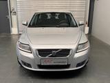 Volvo V50 Kombi 2.0 D DPF Momentum/1.Hand/wenig KM - silberne Volvo V50