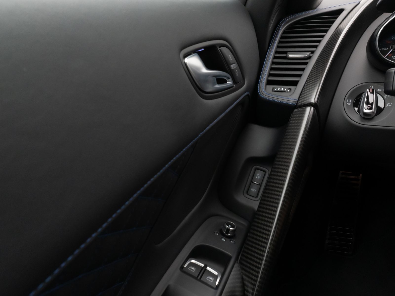 Fahrzeugabbildung Audi R8 Coupe 5.2 FSI LMX Sonderedition 1 OF 99 Laser