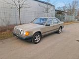 Mercedes-Benz Mercedes W124 200 Oldtimer - Mercedes-Benz 200