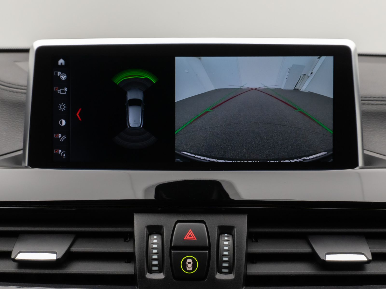 Fahrzeugabbildung BMW X2 sD18d Kamera DAB LED Geschwindigkeitsr Sport