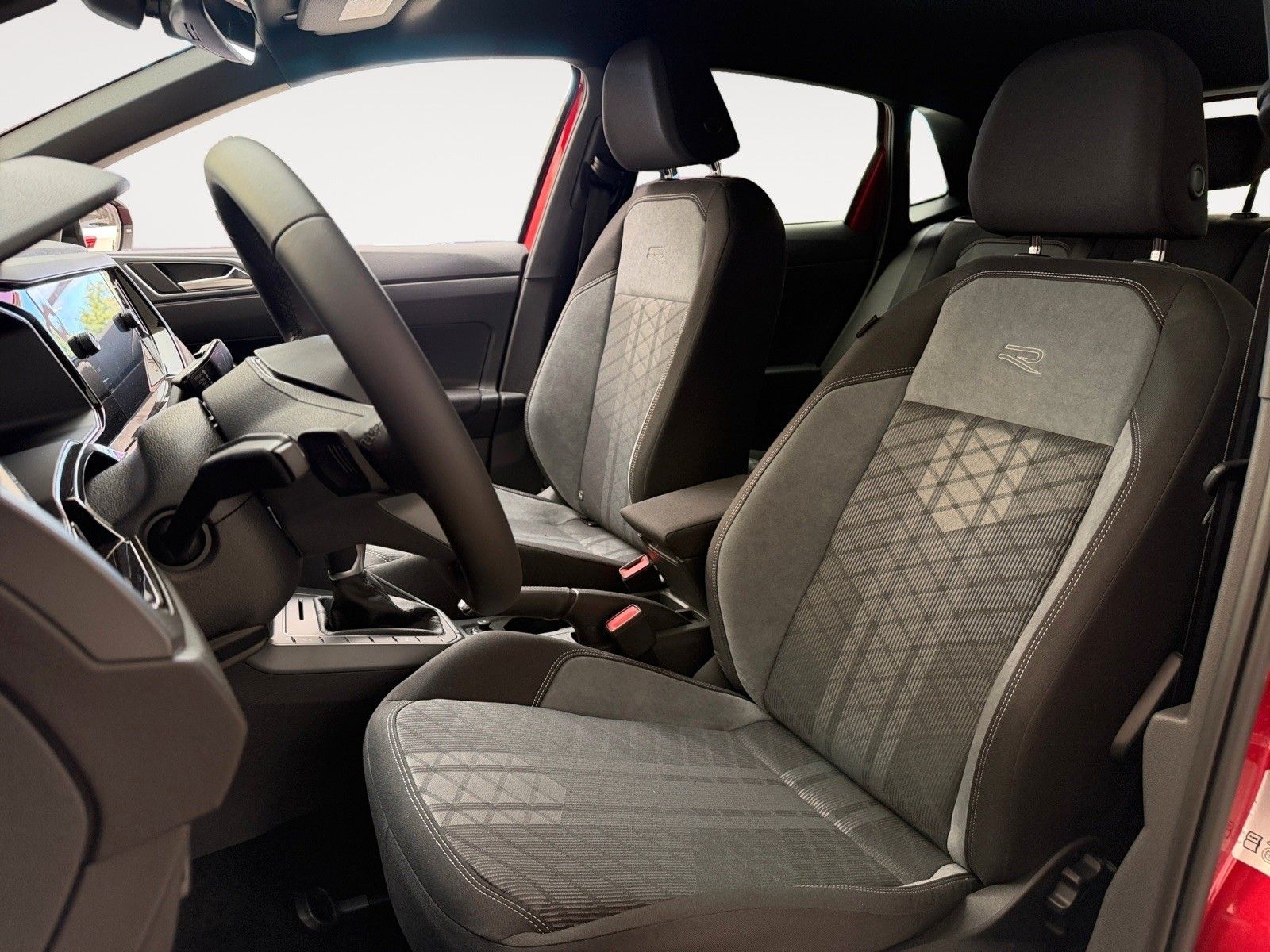 Fahrzeugabbildung Volkswagen Polo 1.0 TSI DSG R-Line ACC, Climatronic, Kamera