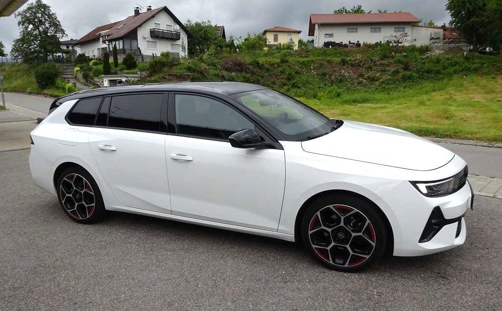 Opel Astra L Sports Tourer GS "8fach bereift LM"
