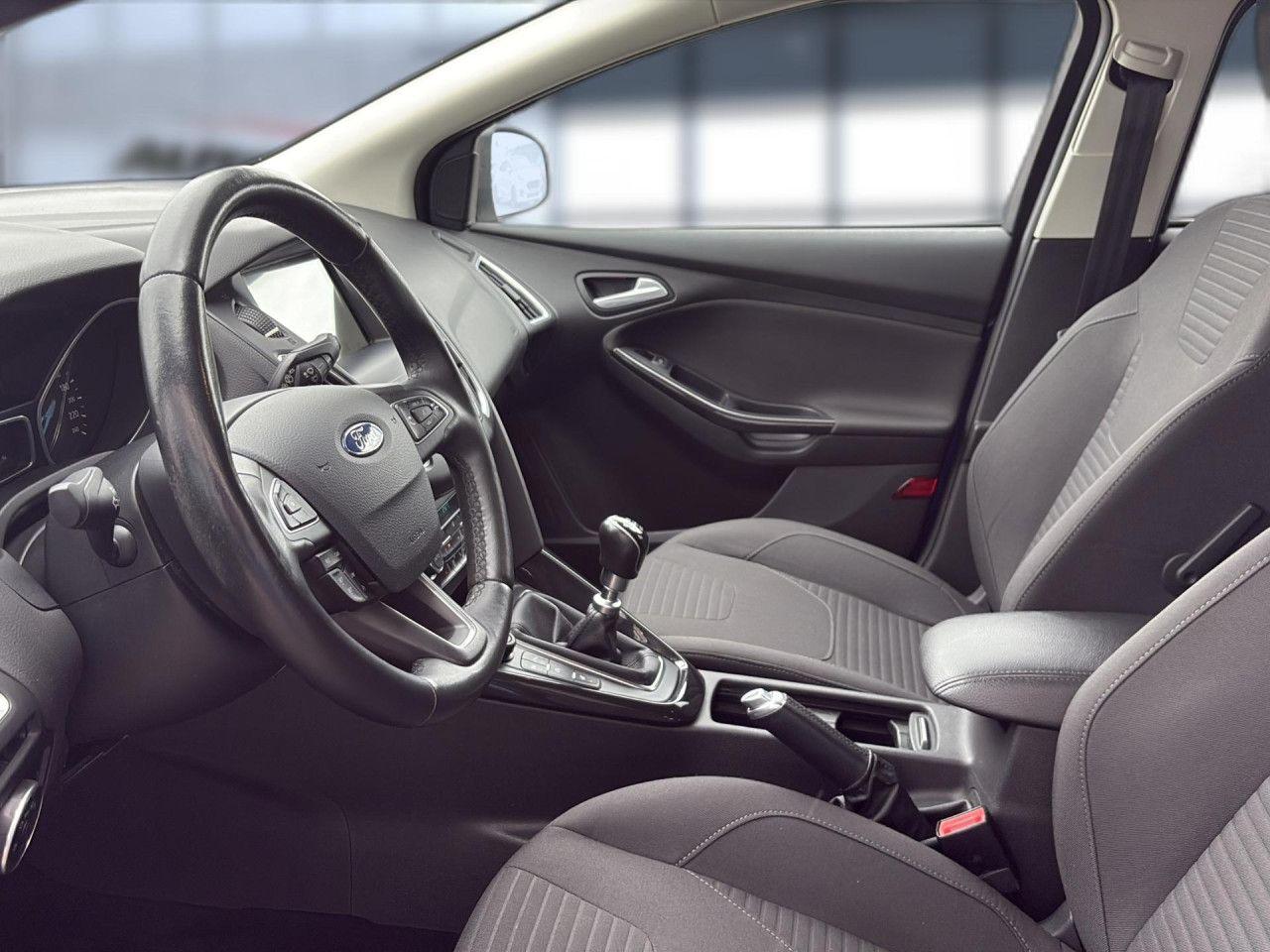 Ford Focus Titanium 1.5 EcoBoost Kamera PDC h. Navi
